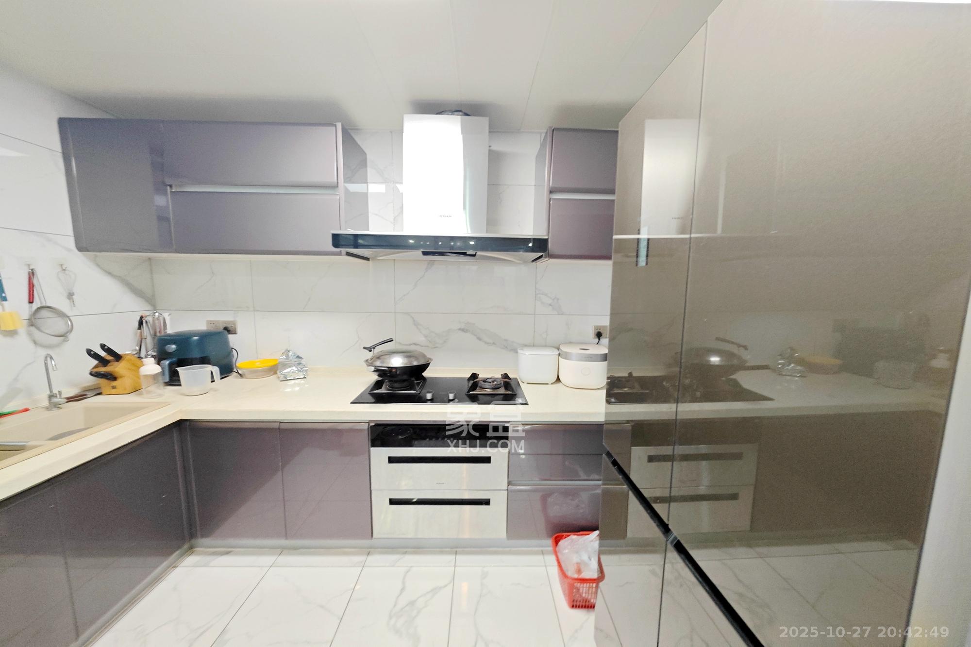 建发中央悦府  3室2厅2卫    180.0万厨房