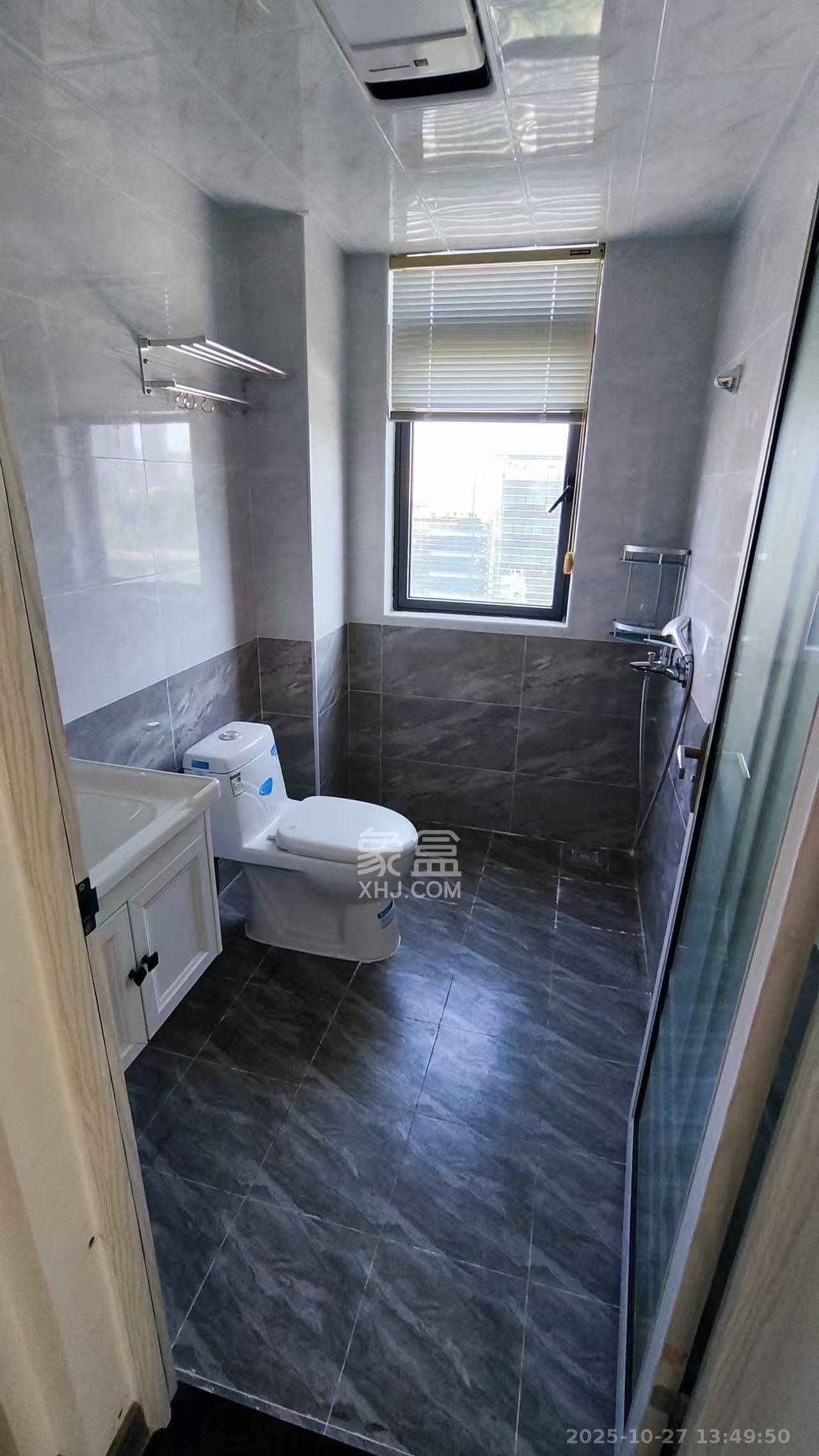 天翼花园(中国电信单位房)  3室2厅2卫    3500.0元/月 天翼花园(中国电信单位房)  3室2厅2卫    3500.0元/月室内图