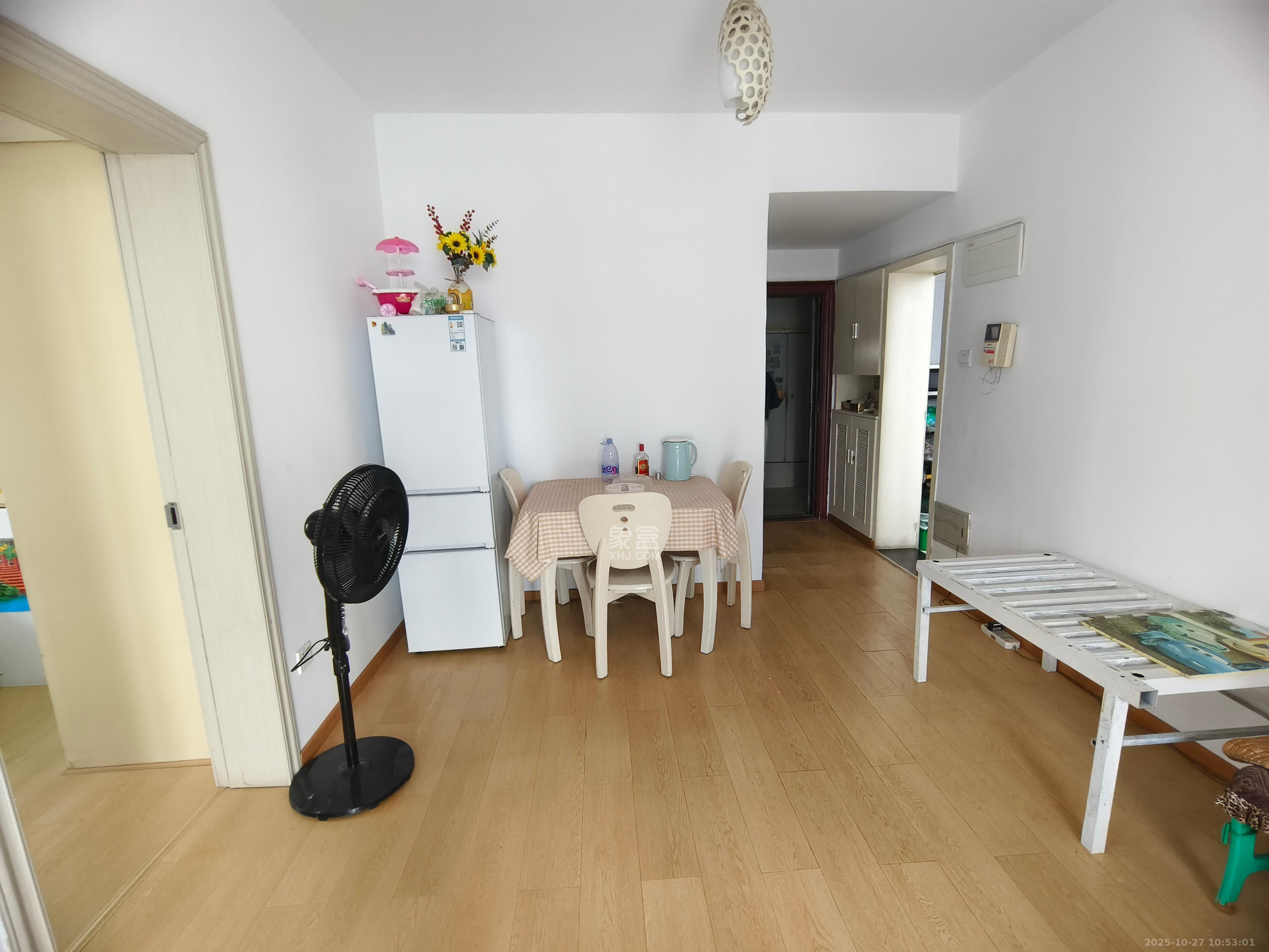 高鑫麓城  1室1厅1卫    2000.0元/月室内图