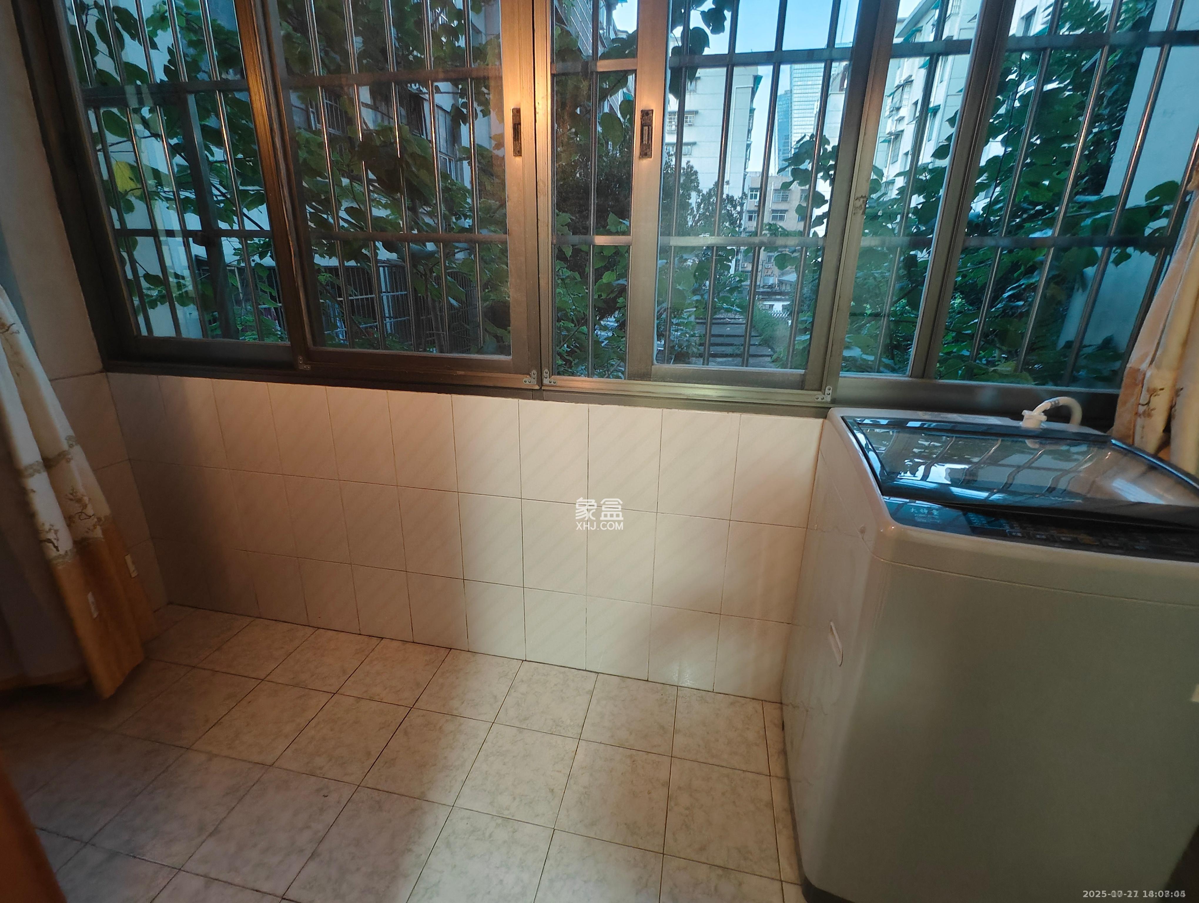 文华商住楼  3室2厅2卫    2800.0元/月室内图