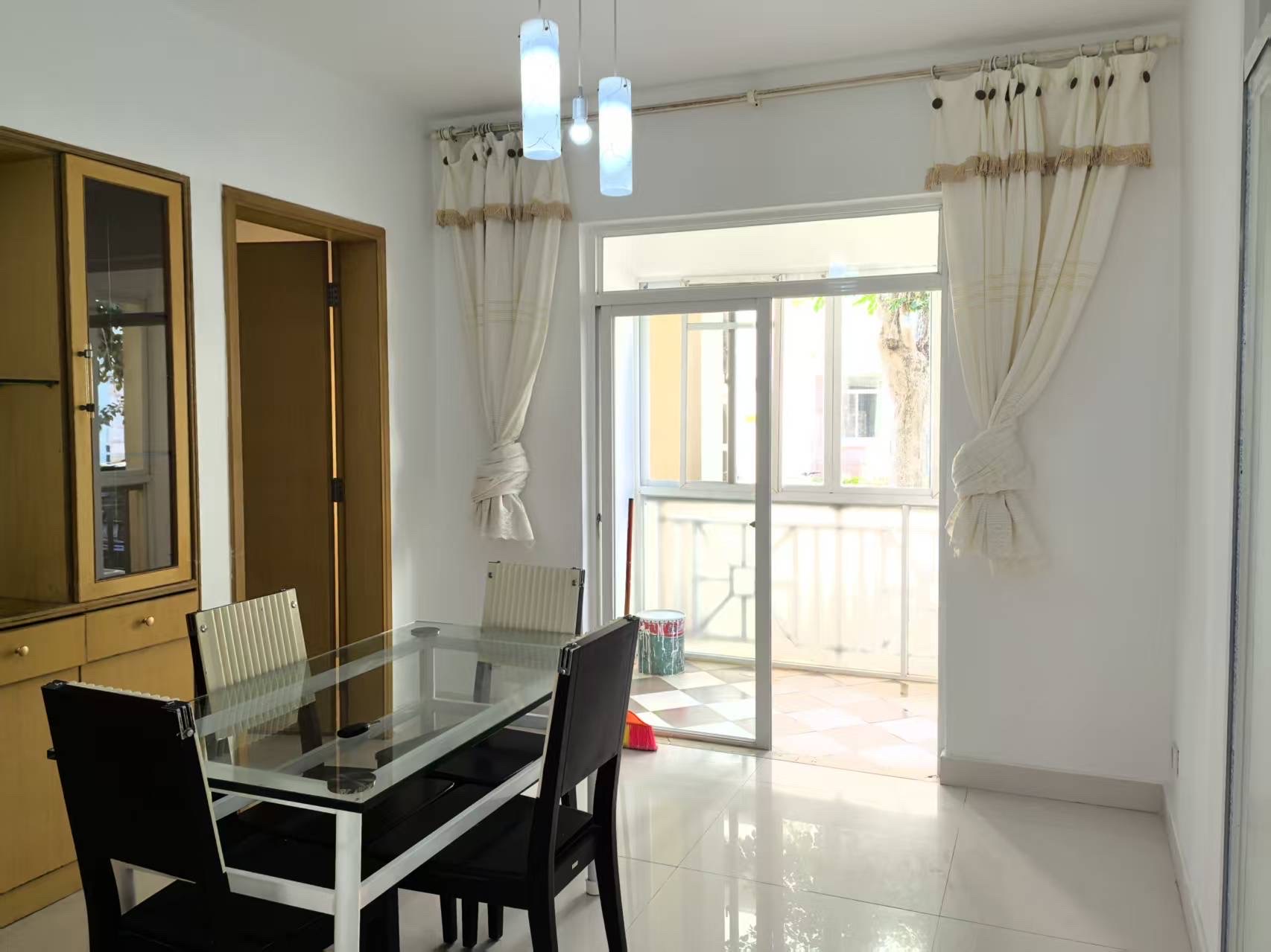 滨海华庭  3室2厅2卫    2800.0元/月室内图