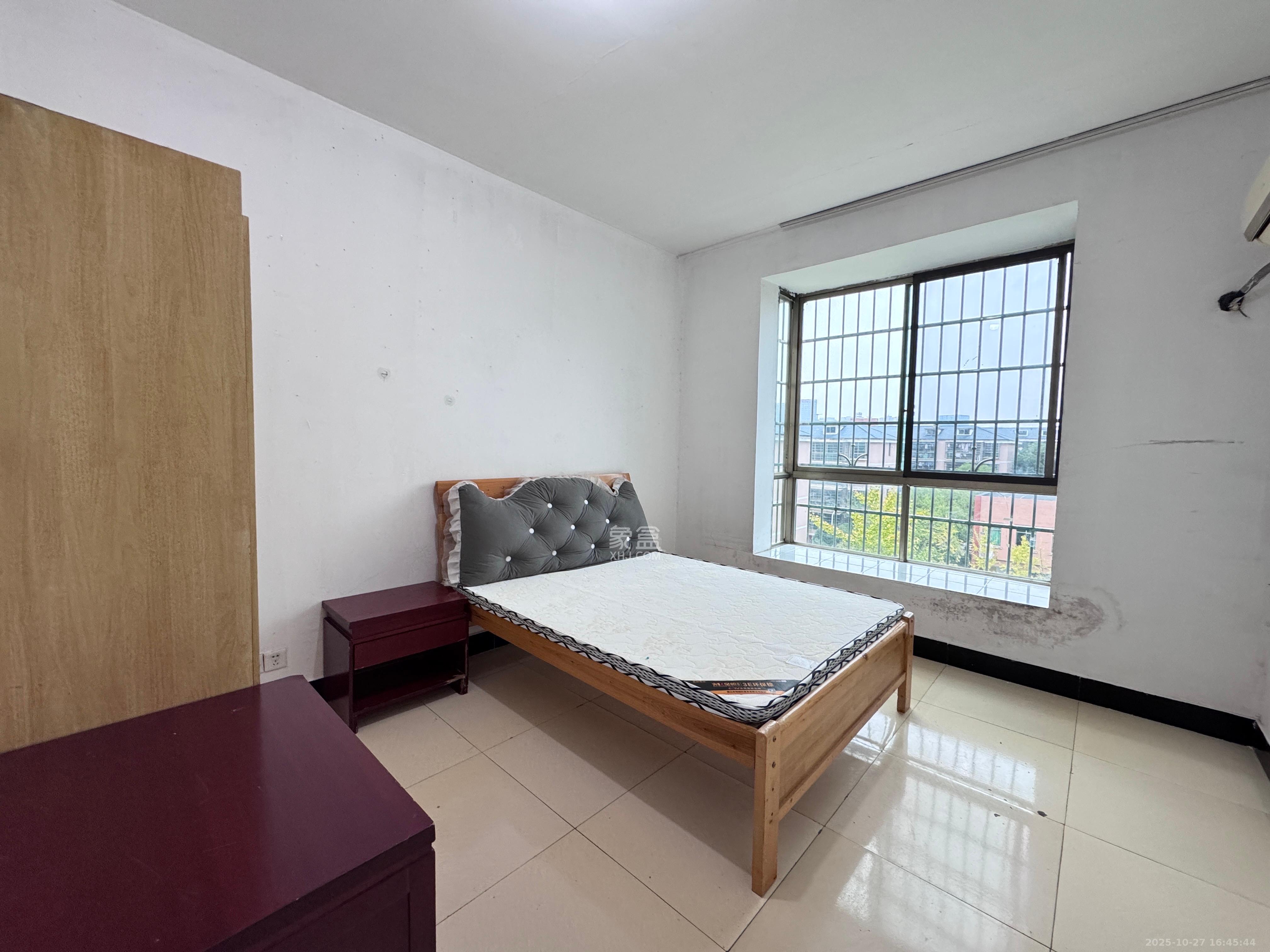 华美佳园(鄱阳佳园)  1室1厅0卫    1400.0元/月室内图