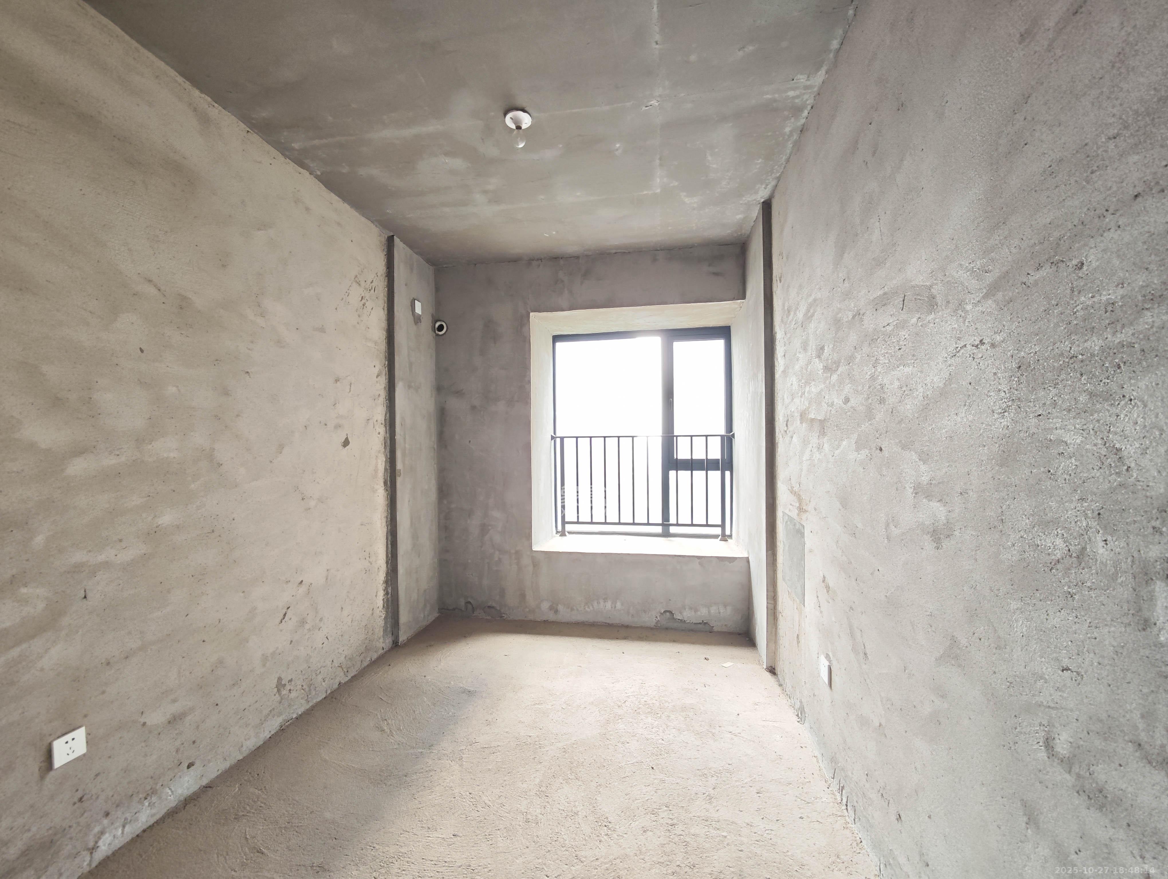 中建嘉和城  4室2厅2卫    100.0万卧室