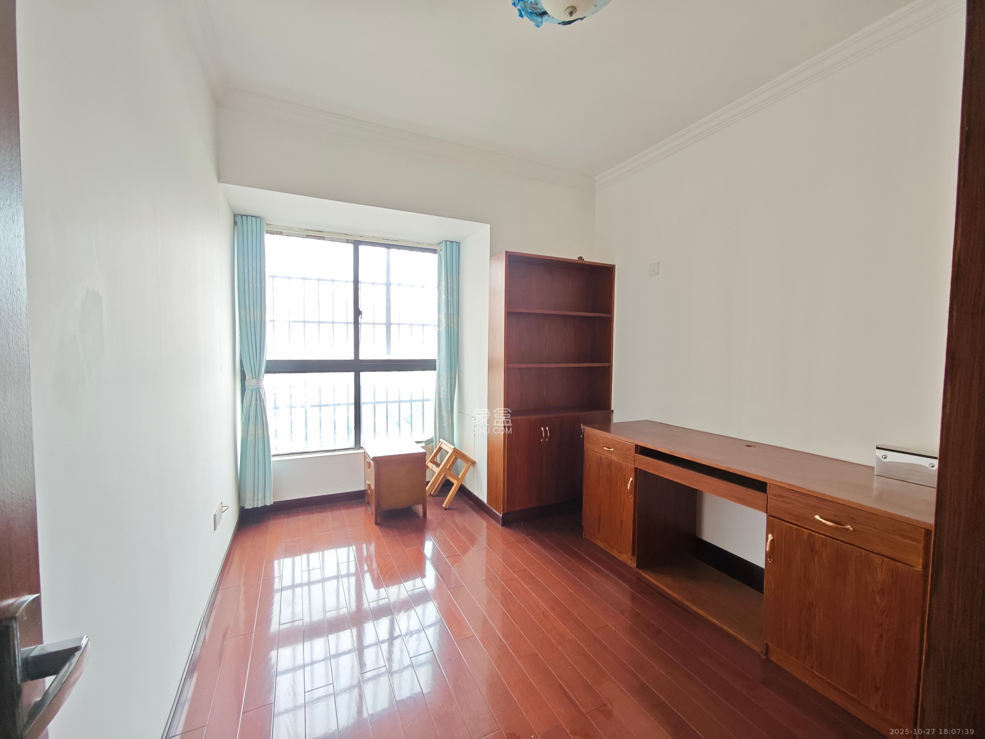 天麓尚层  3室2厅1卫    2300.0元/月室内图