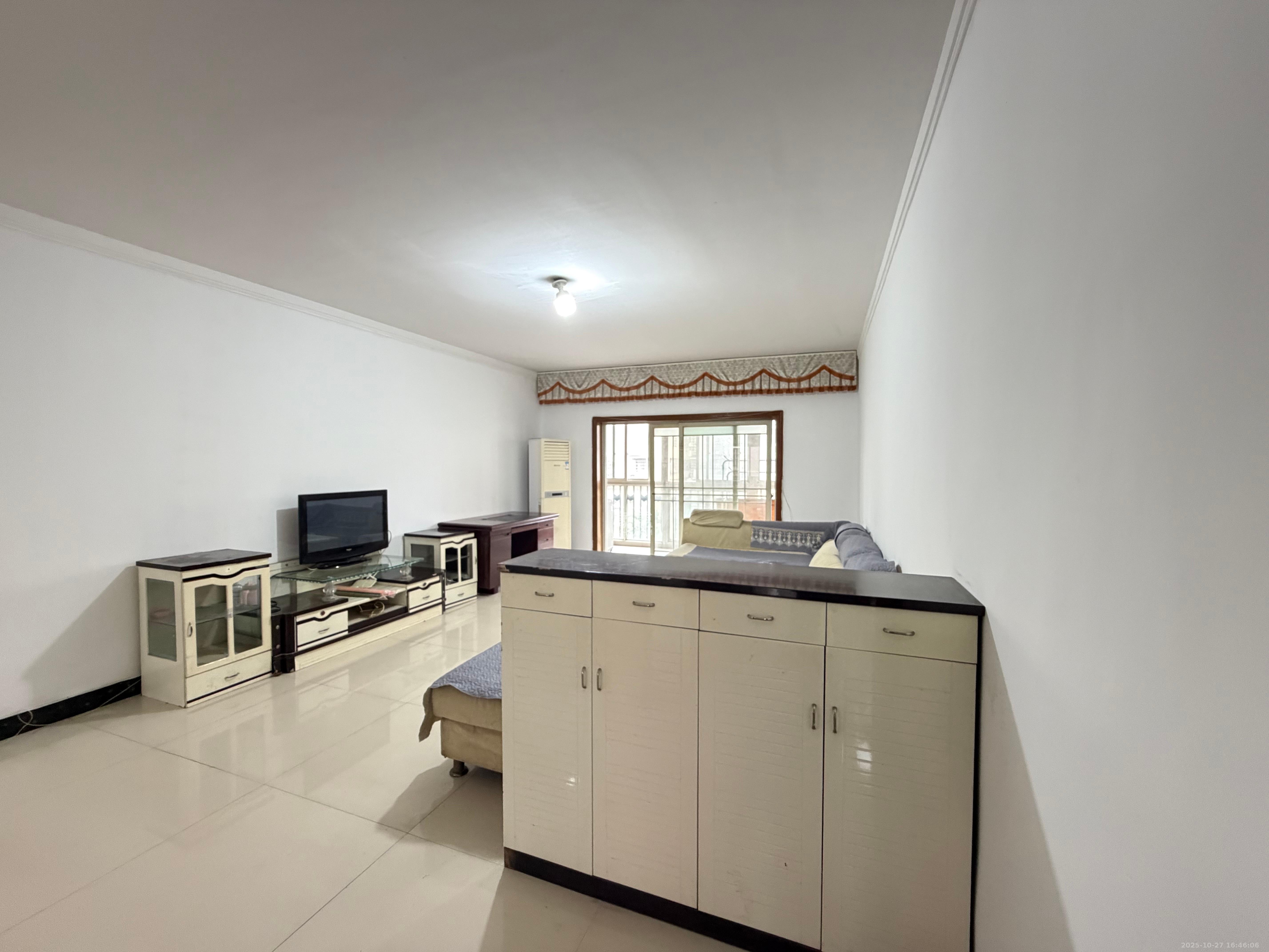 莲湖汽配城  4室2厅1卫    1800.0元/月 莲湖汽配城  4室2厅1卫    1800.0元/月