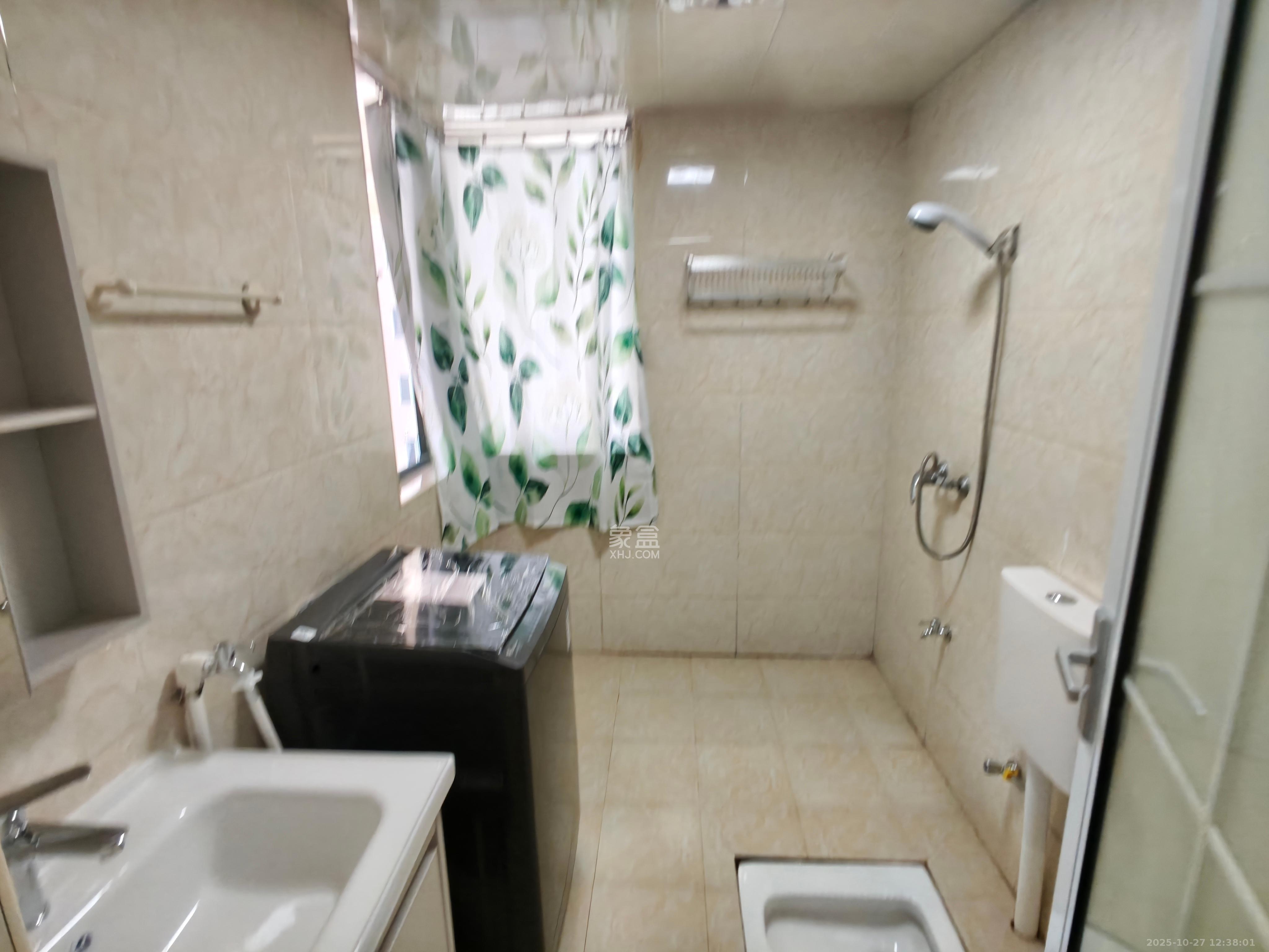 西山汇景一、二期  3室2厅2卫    4650.0元/月室内图