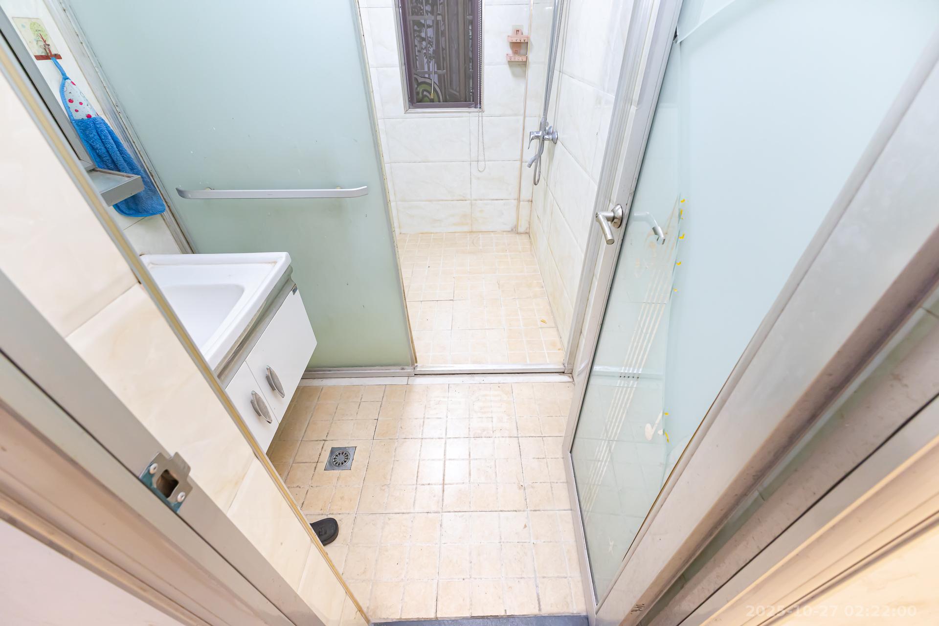 长沙玫瑰园  1室2厅2卫    65.0万卫生间