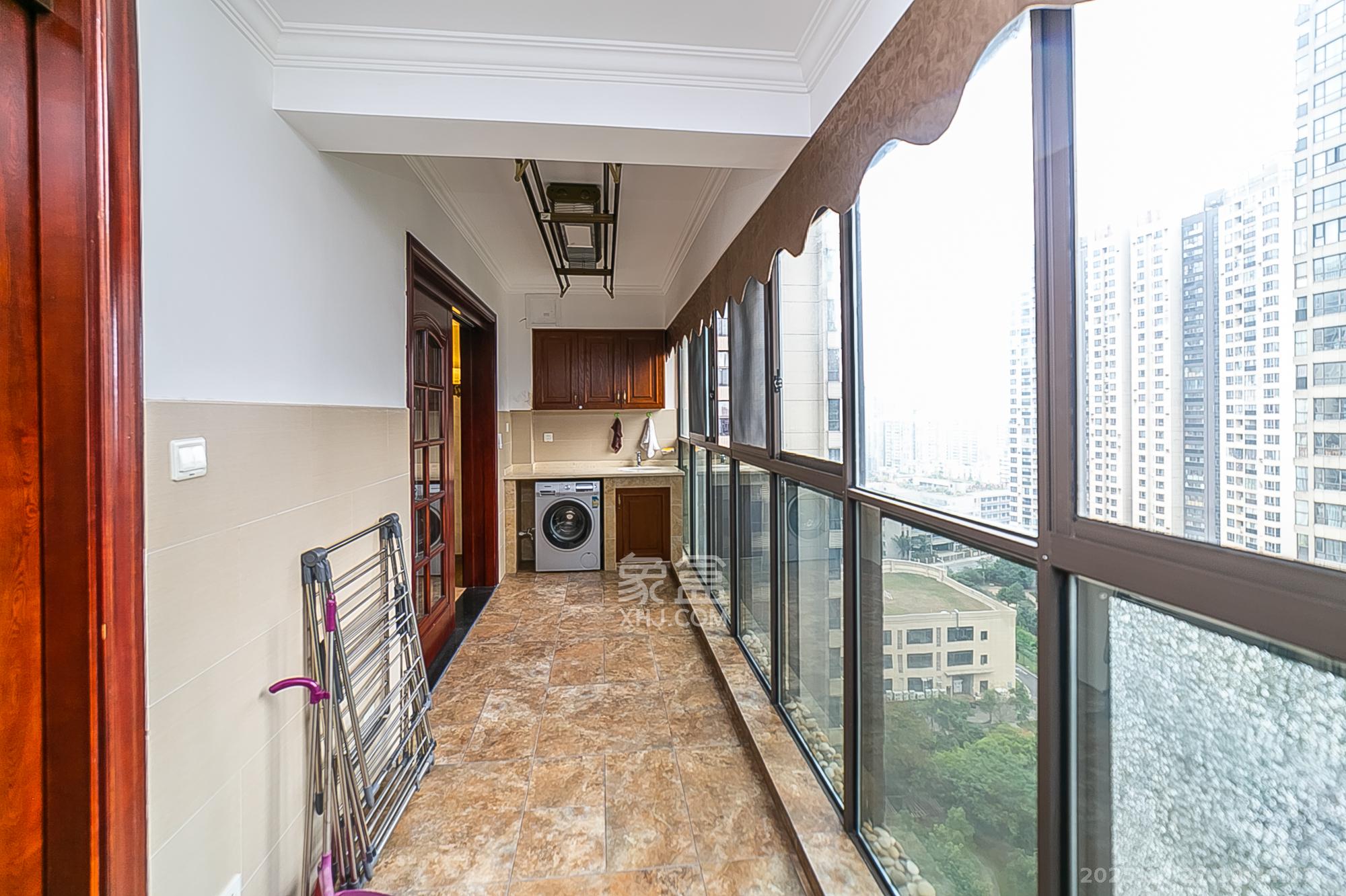 通用时代国际社区  4室2厅1卫    165.0万阳台