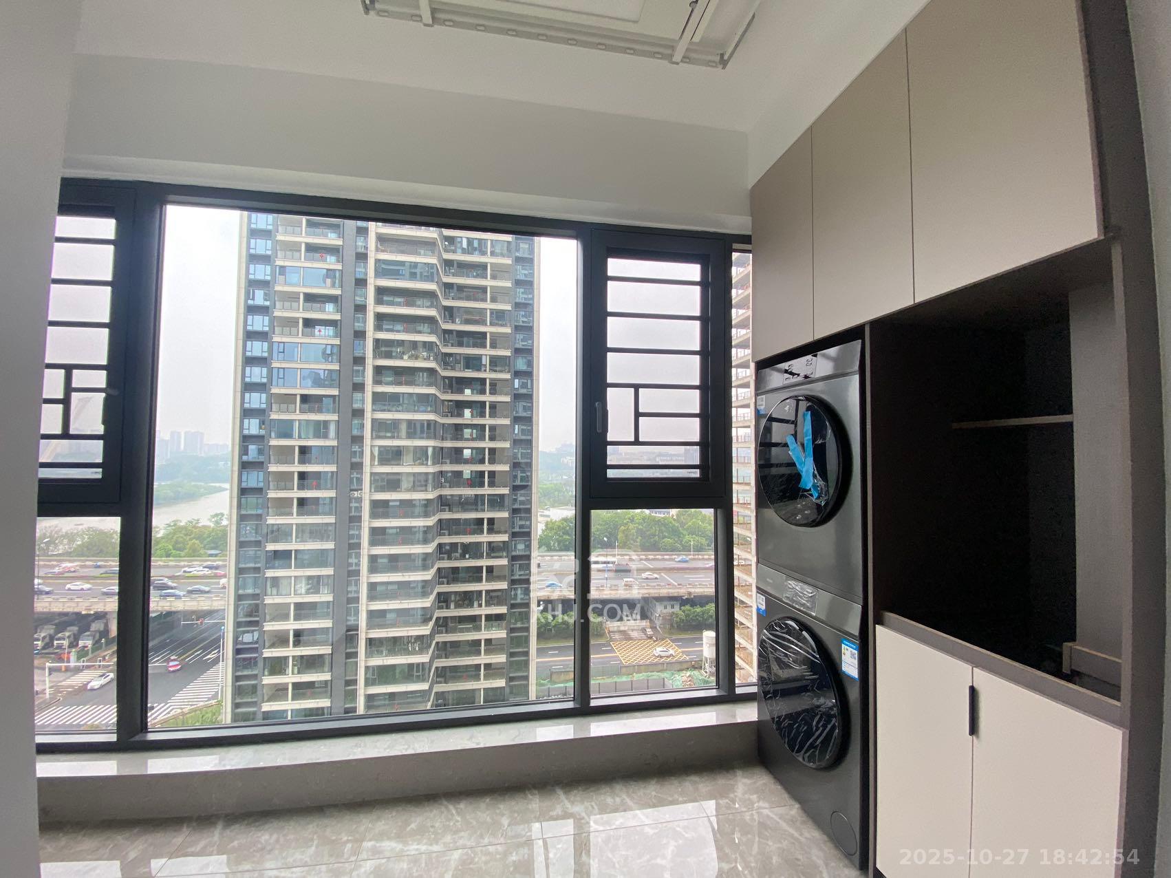 绿地V岛  4室2厅2卫    4500.0元/月 绿地V岛  4室2厅2卫    4500.0元/月室内图