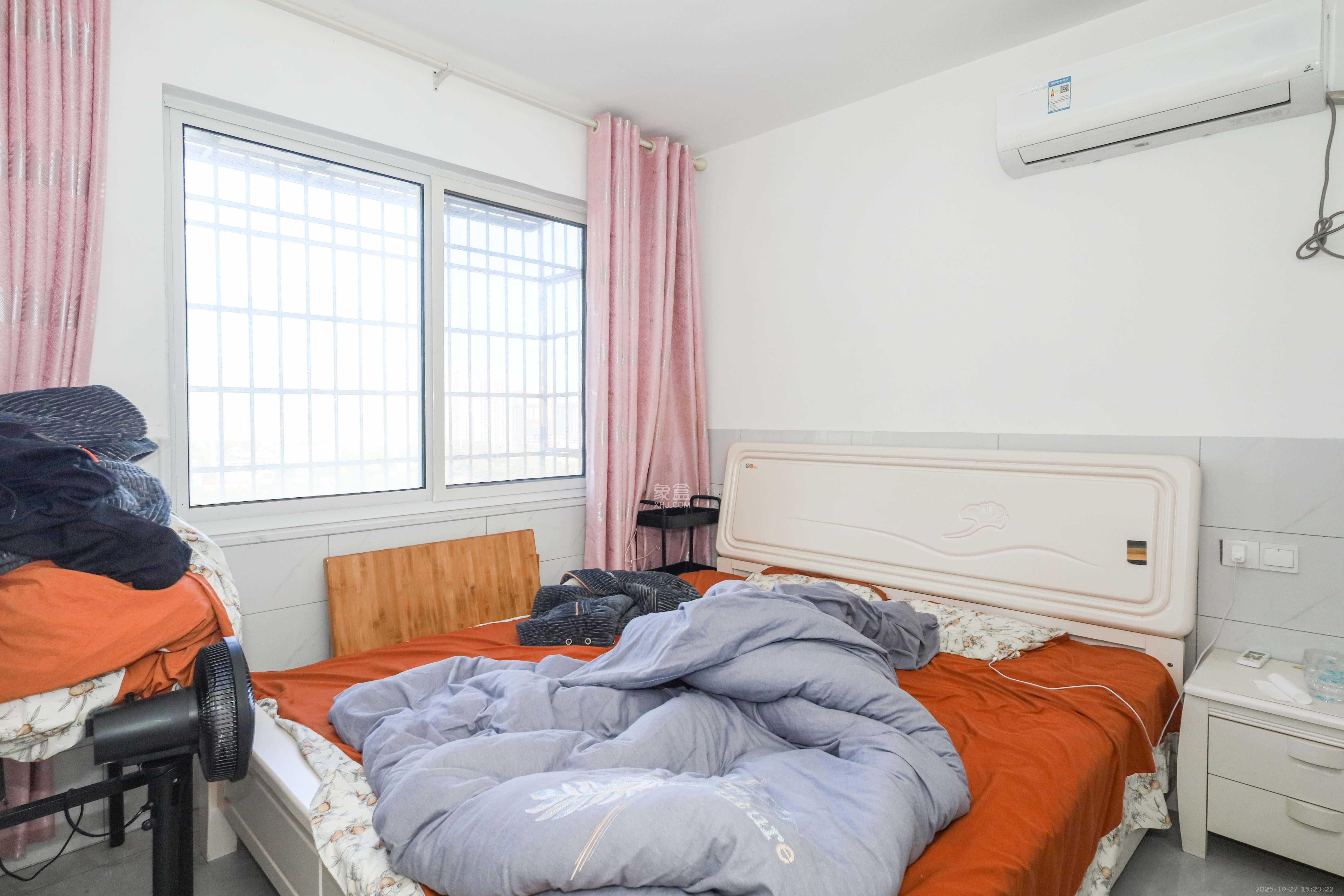 和润园一、二期  3室2厅2卫    80.0万卧室