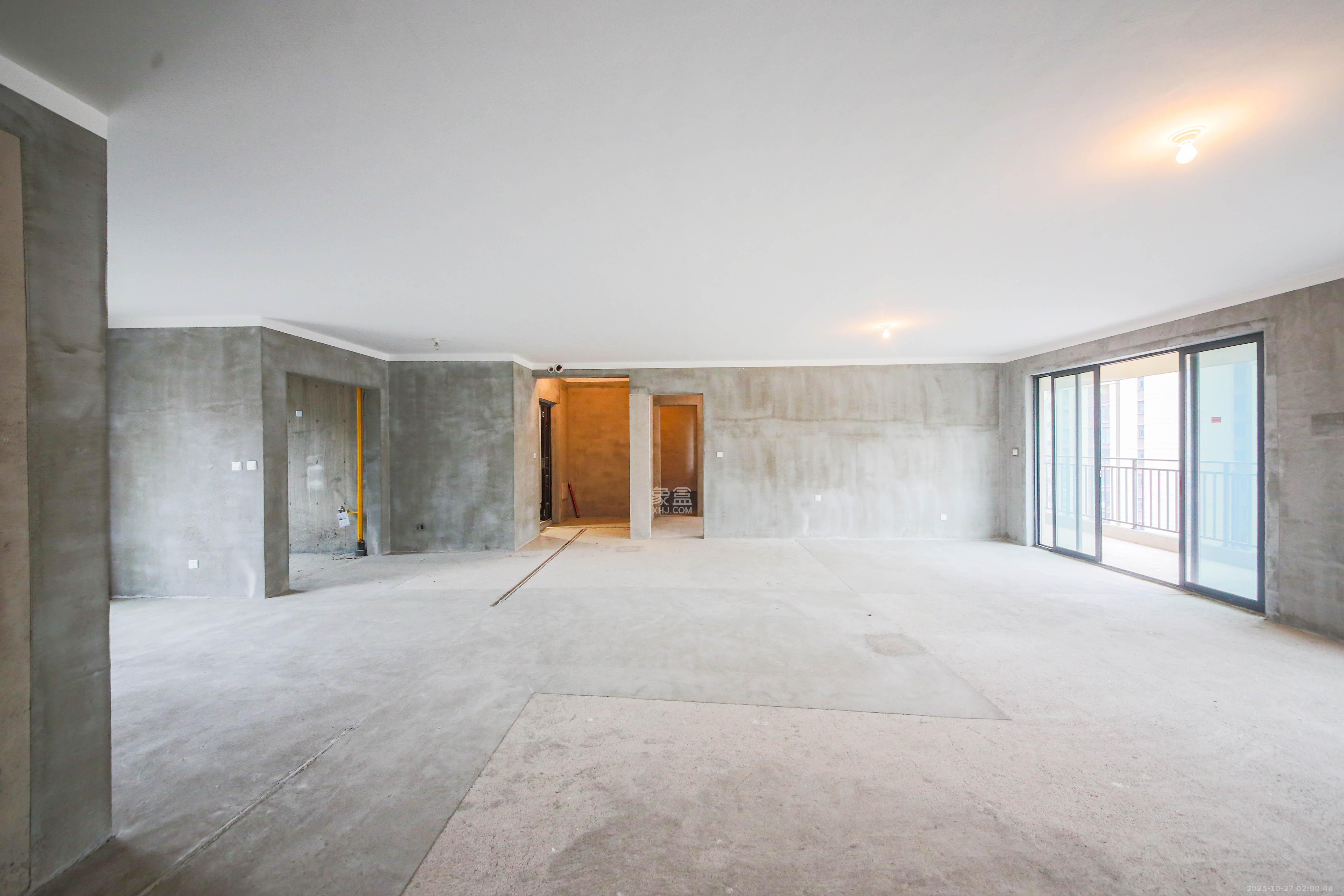 中建钰和城 4室2厅3卫 285.0万 中建钰和城 4室2厅3卫 285.0万客厅