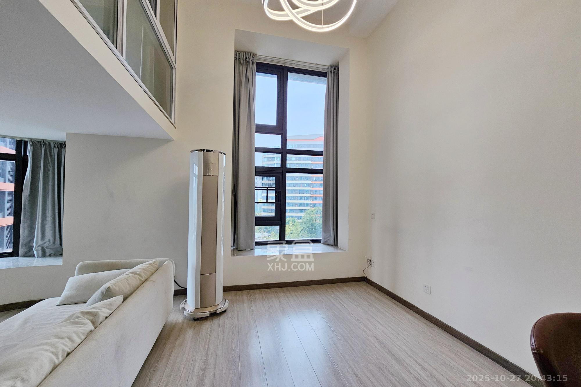 明昇壹城(明昇时代广场)三期  3室2厅2卫    56.0万 明昇壹城(明昇时代广场)三期  3室2厅2卫    56.0万客厅