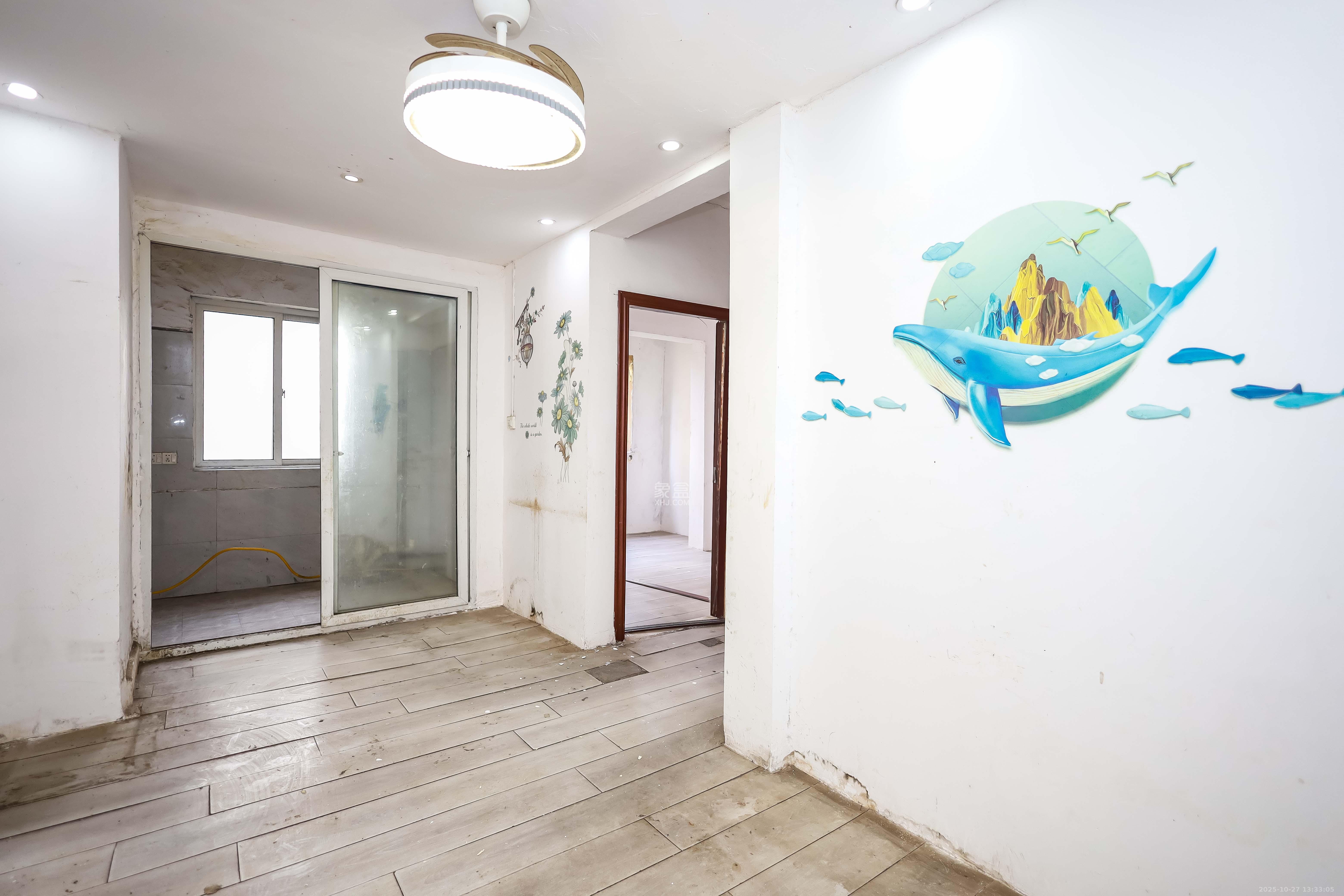 天麓尚层  4室2厅2卫    108.0万客厅