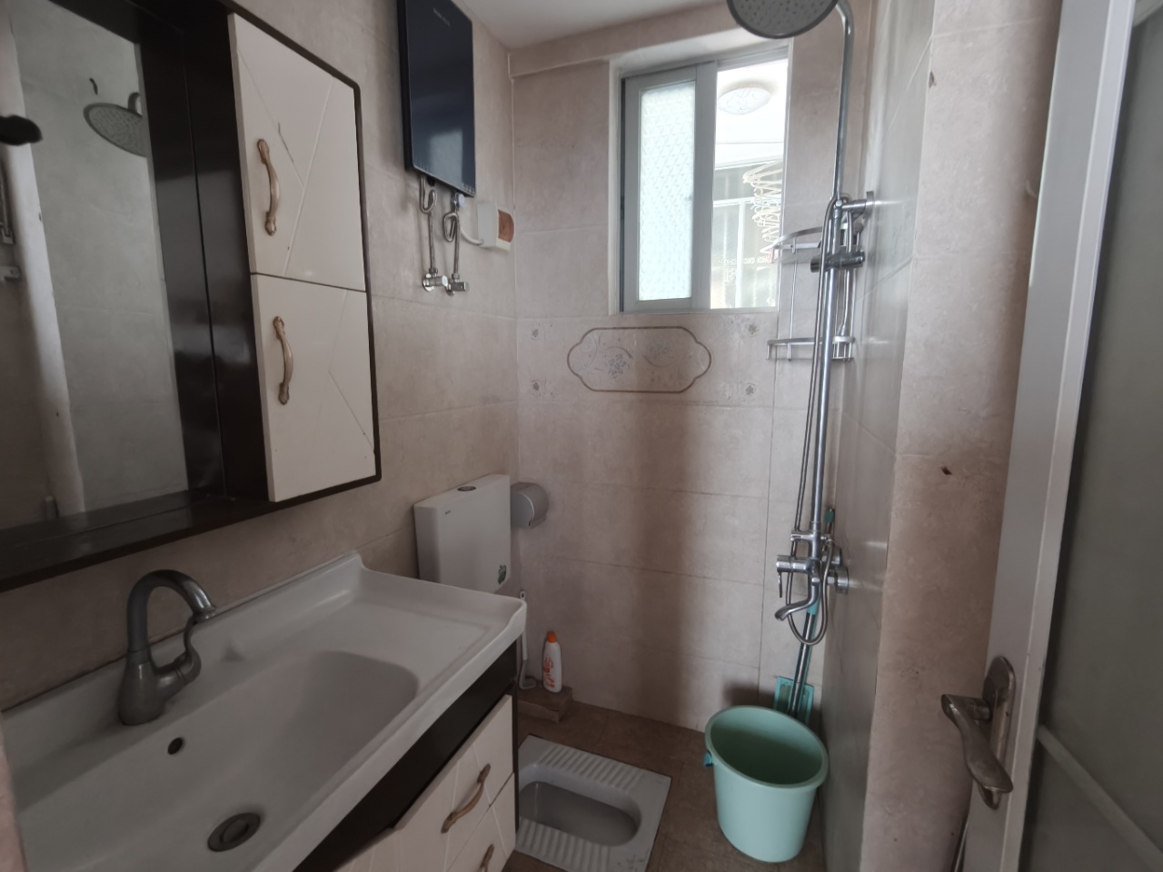 福秀小区  2室2厅1卫    1800.0元/月 福秀小区  2室2厅1卫    1800.0元/月室内图