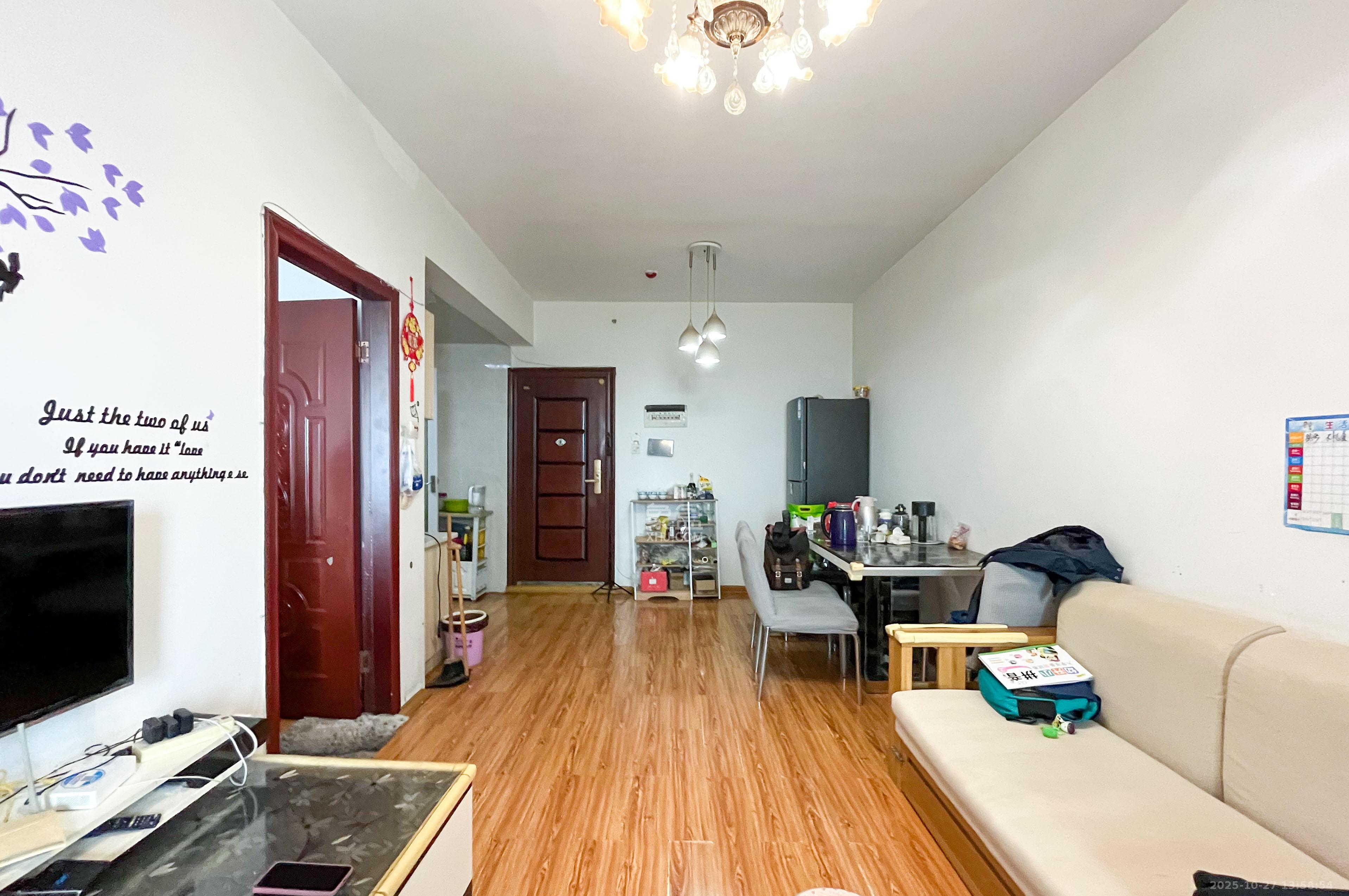 中一九骏（枫桥苑）  1室1厅1卫    49.0万客厅