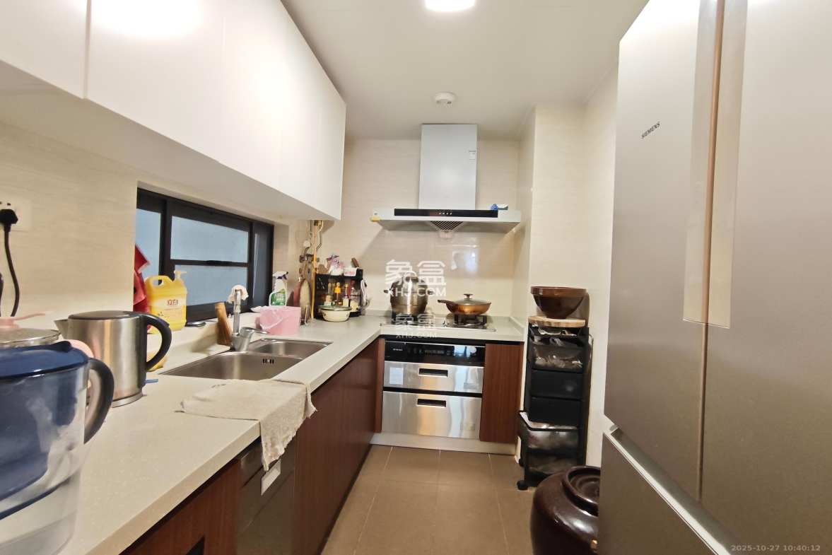 万科里金域国际  3室2厅2卫    3500.0元/月 万科里金域国际  3室2厅2卫    3500.0元/月室内图