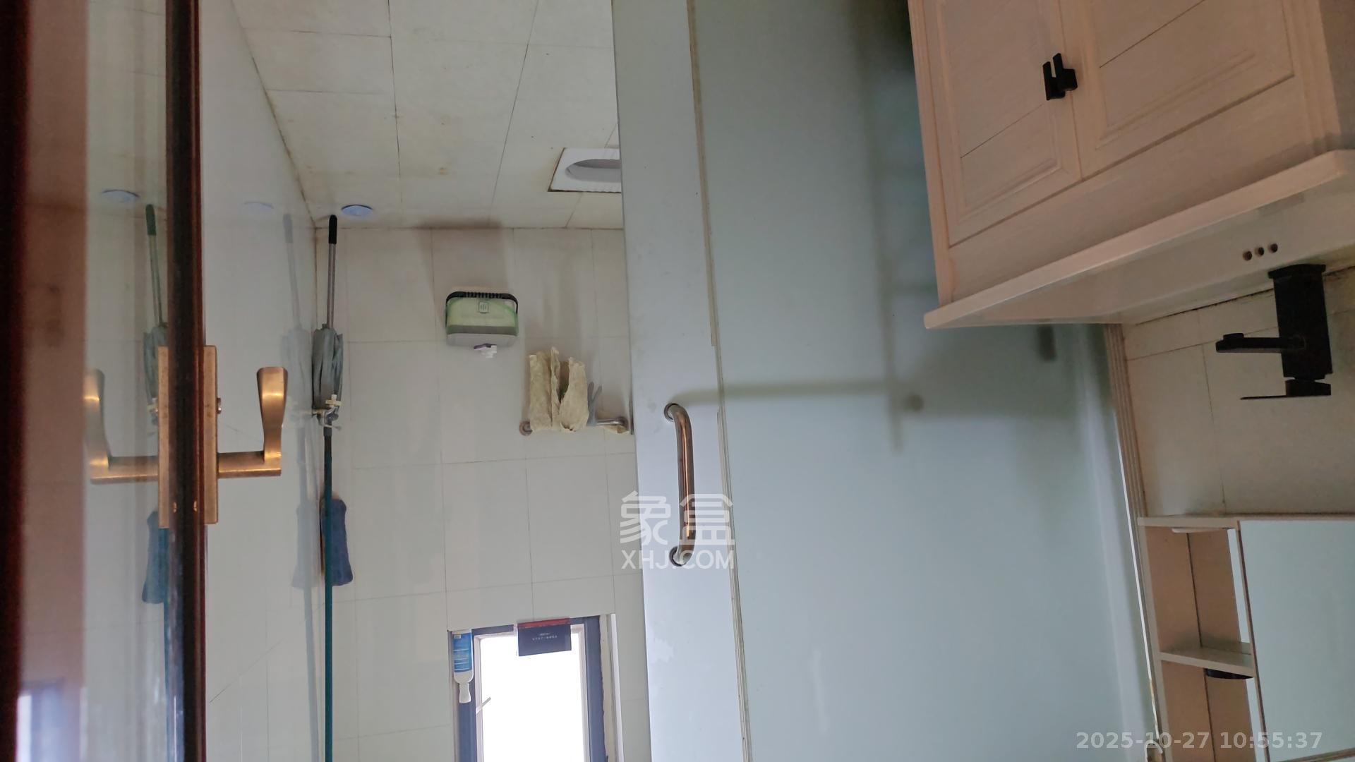 幸福洋房  4室2厅2卫    2400.0元/月室内图