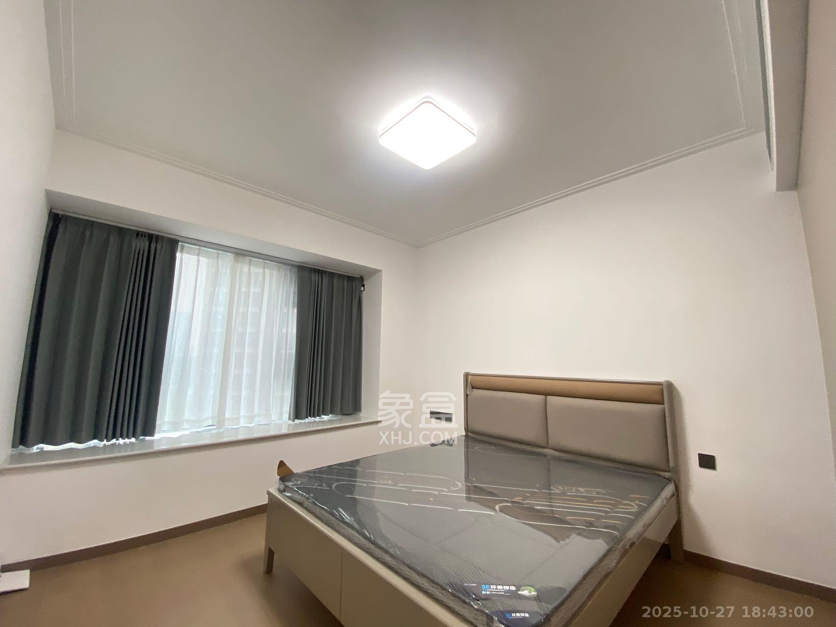 绿地V岛  4室2厅2卫    4500.0元/月 绿地V岛  4室2厅2卫    4500.0元/月室内图