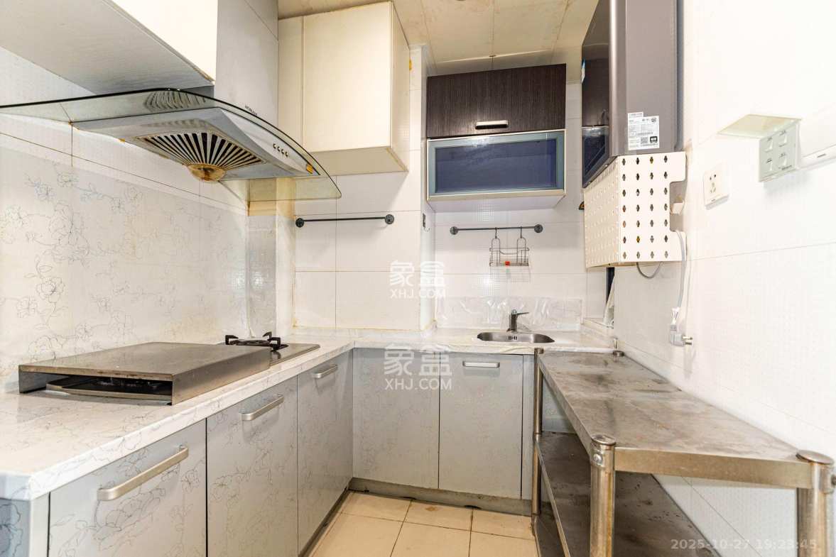 藏珑湖上国际花园  1室1厅1卫    43.0万 藏珑湖上国际花园  1室1厅1卫    43.0万厨房