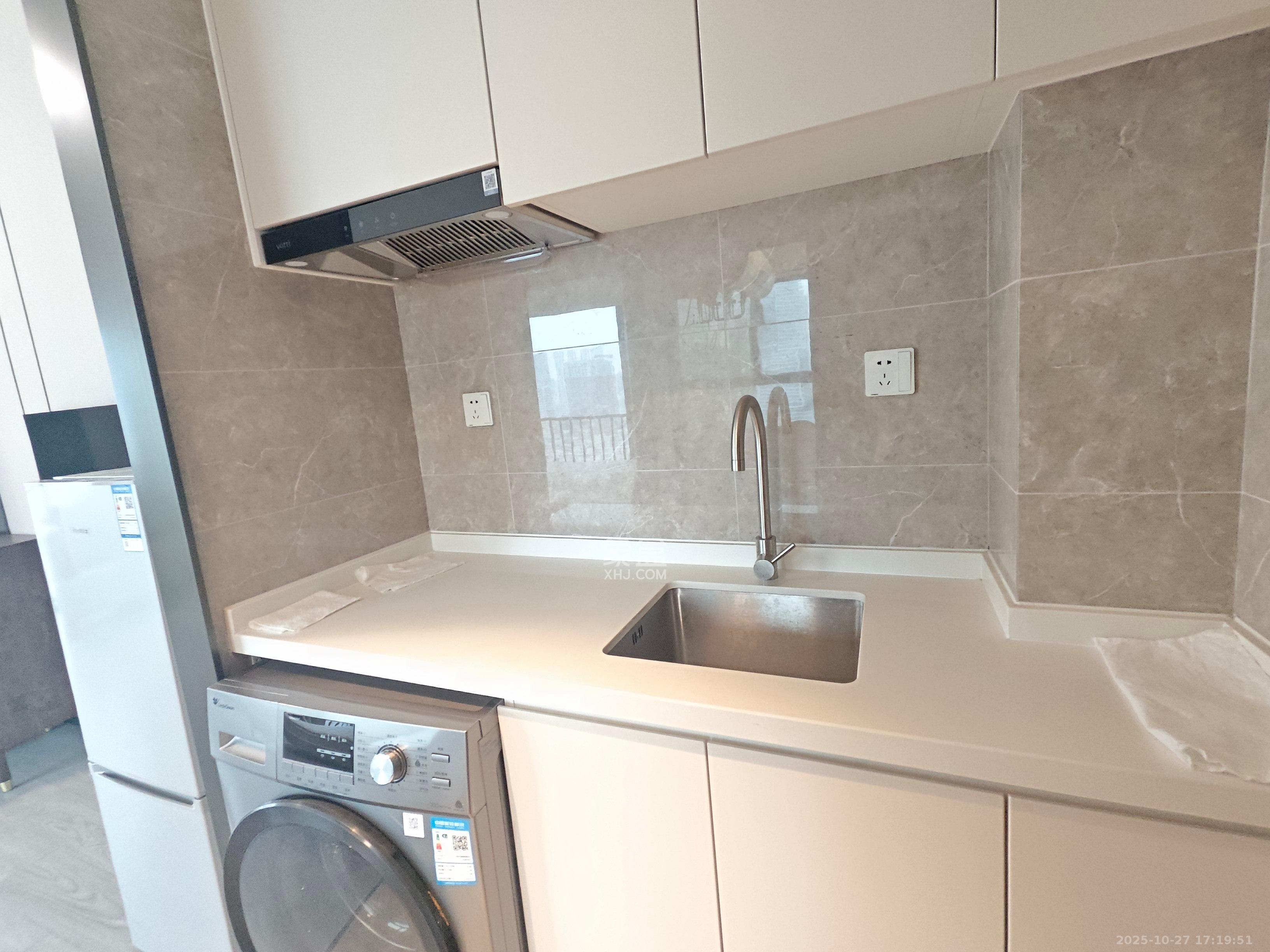 华润置地中心  1室1厅1卫    2700.0元/月 华润置地中心  1室1厅1卫    2700.0元/月室内图