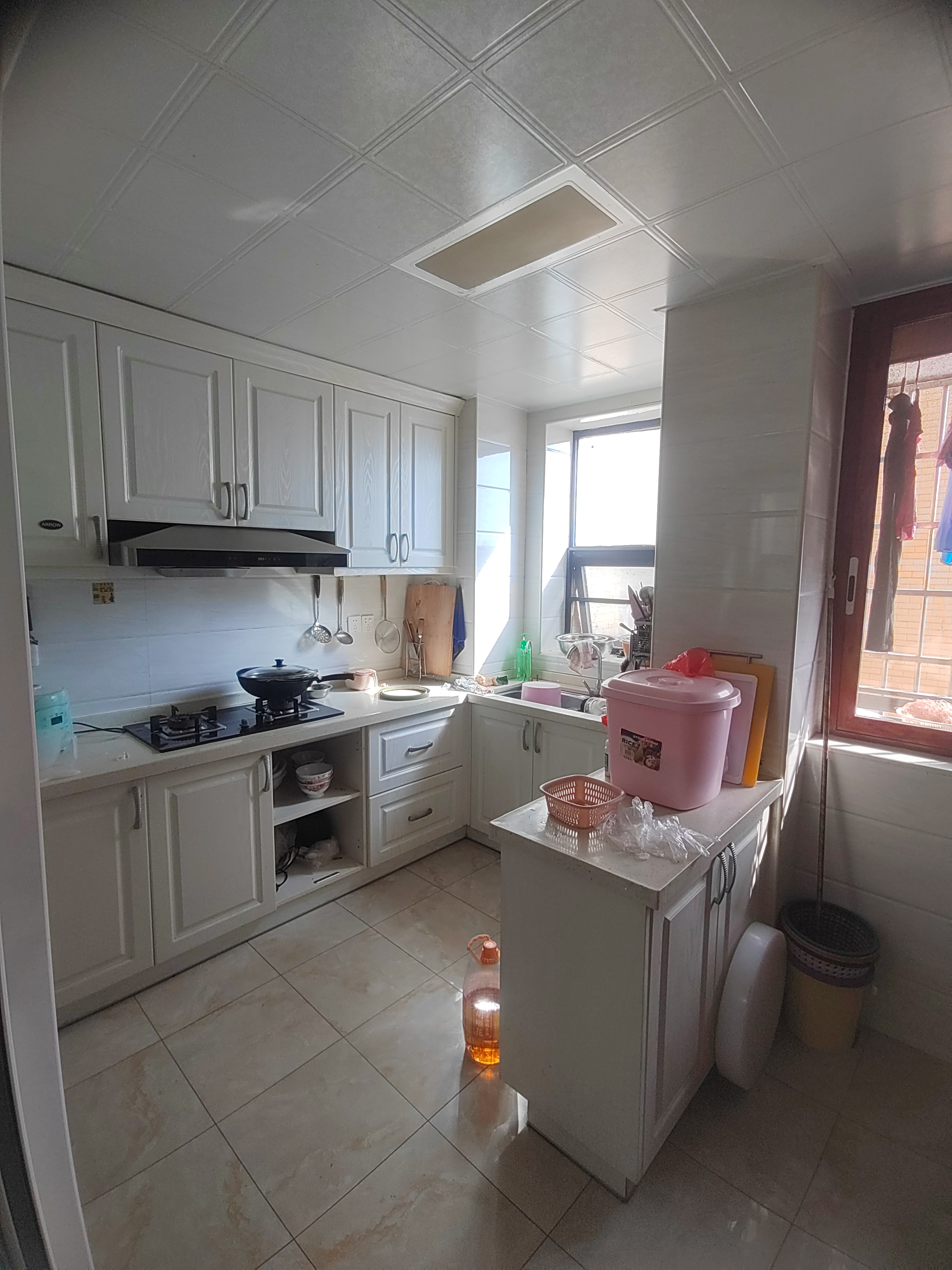 盛世时代广场  3室2厅2卫    82.8万客厅