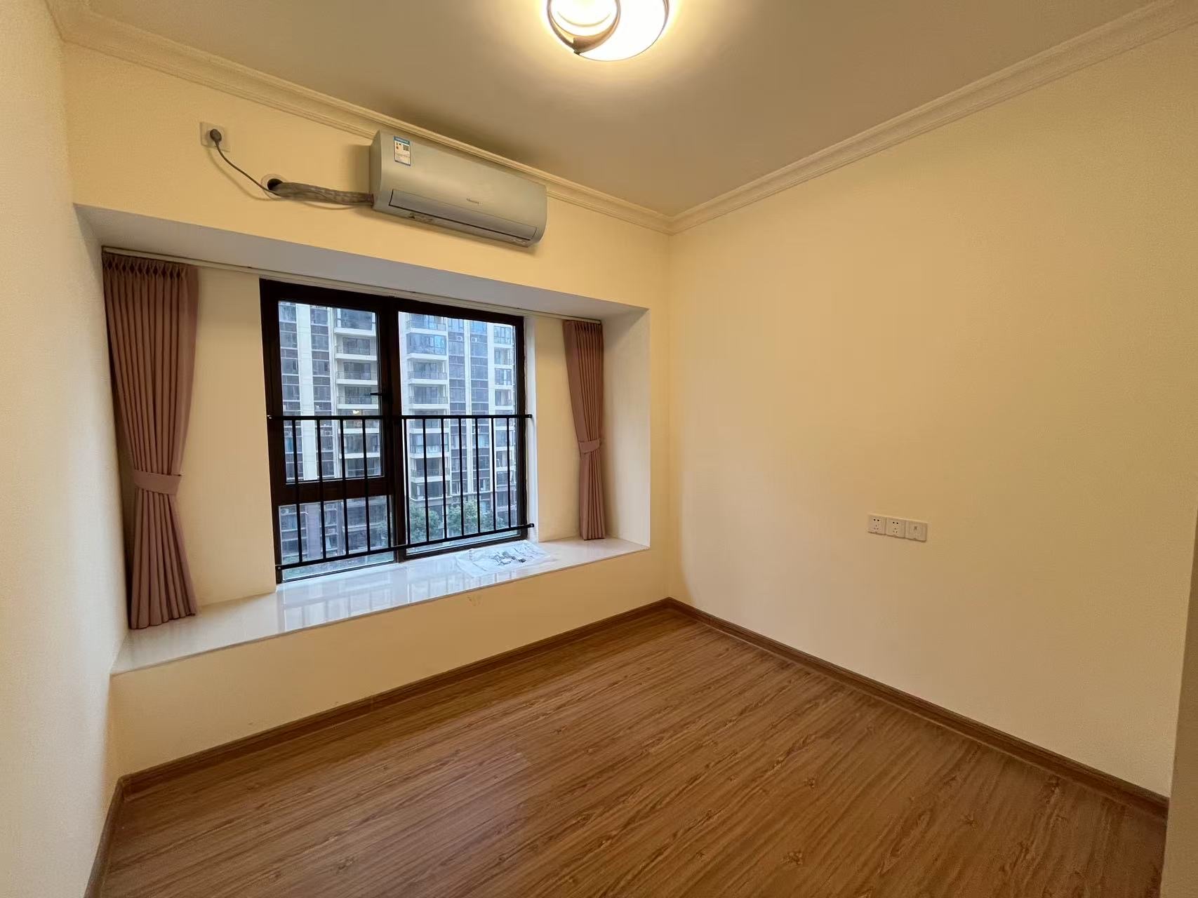 华耀碧桂园十里江湾誉峯 1室0厅0卫 2880.0元/月 华耀碧桂园十里江湾誉峯 1室0厅0卫 2880.0元/月室内图