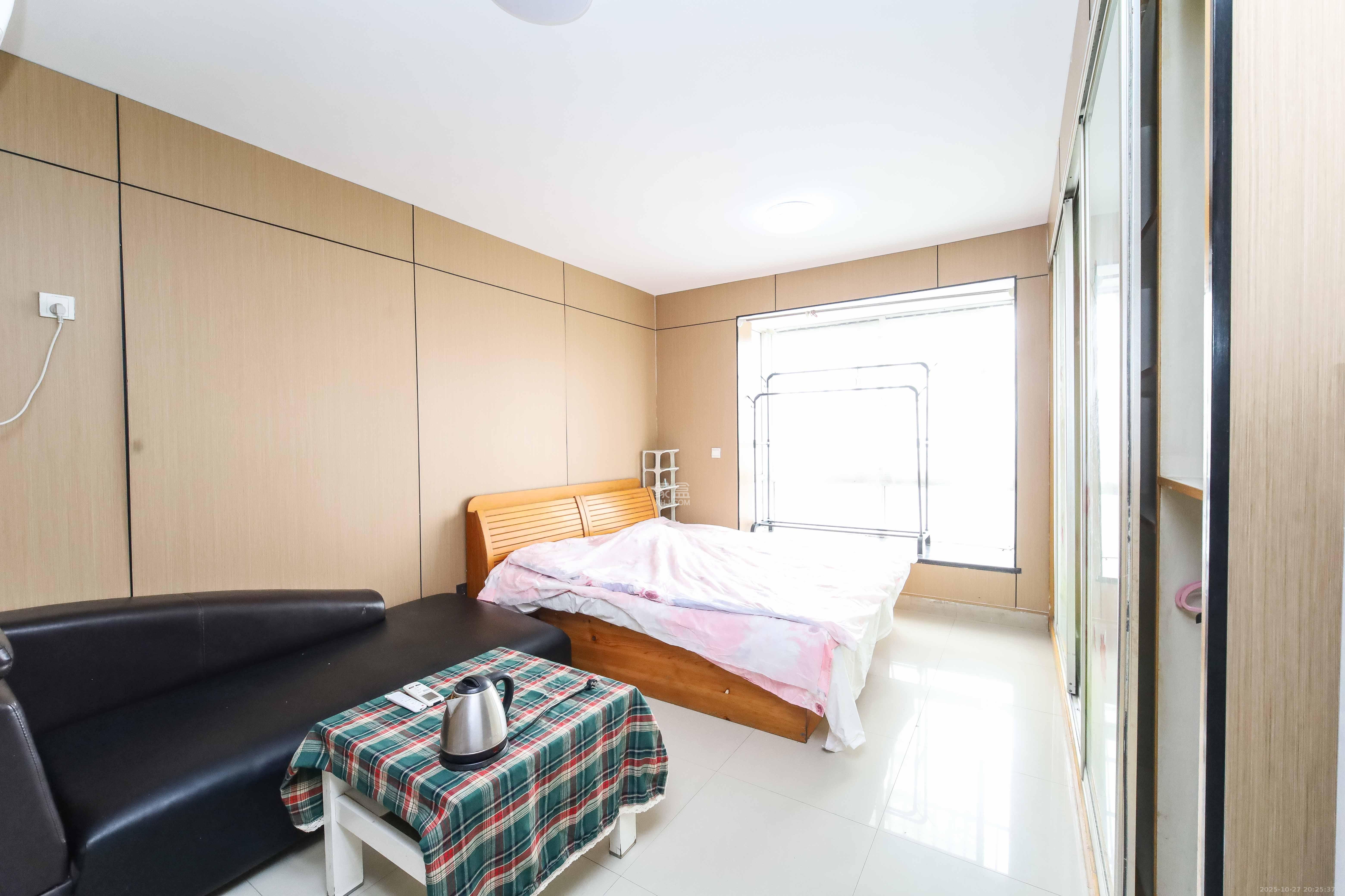 旭日东升 1室1厅1卫 32.5万 旭日东升 1室1厅1卫 32.5万卧室