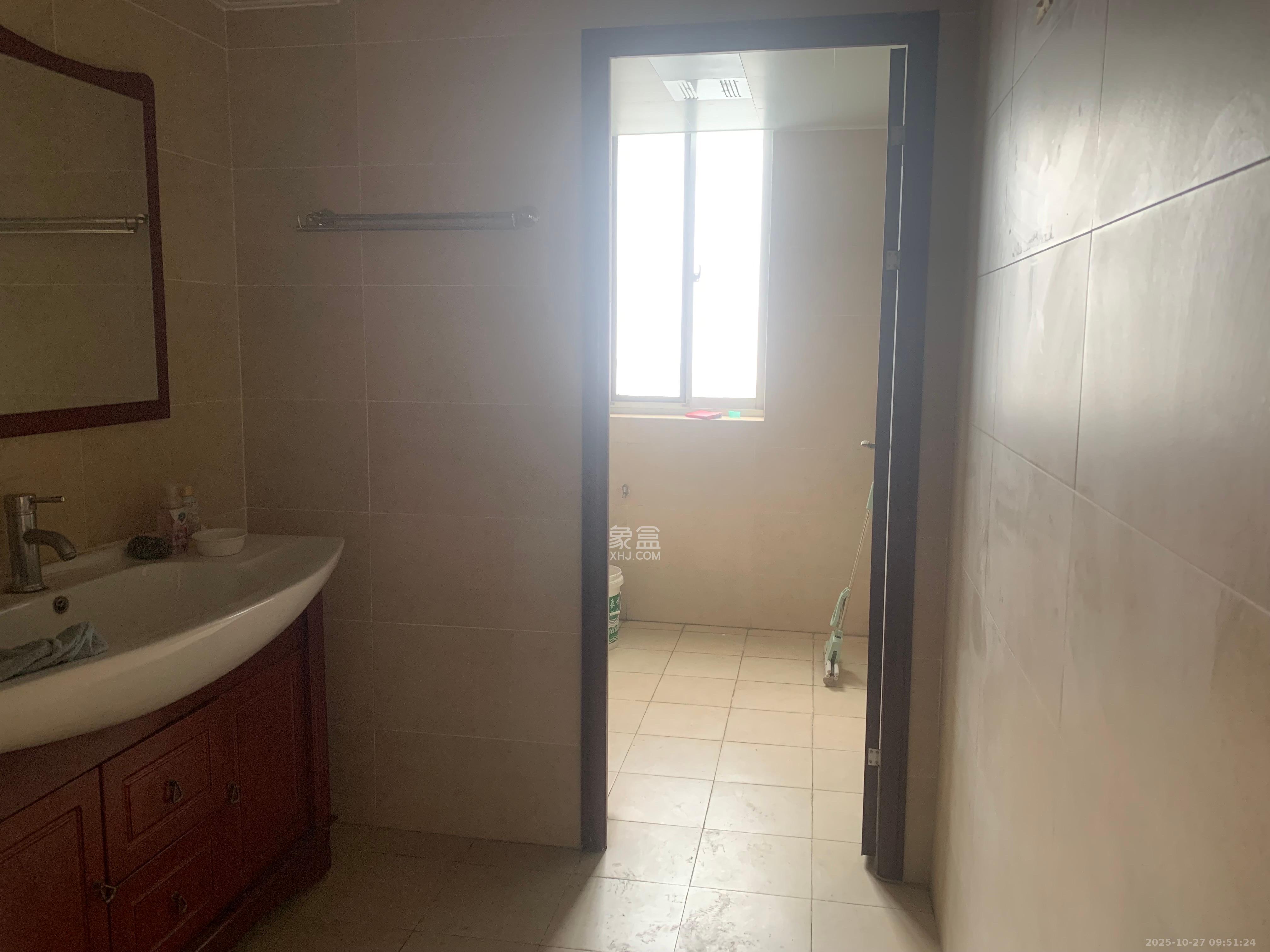 佳馨园  5室2厅2卫    4600.0元/月室内图