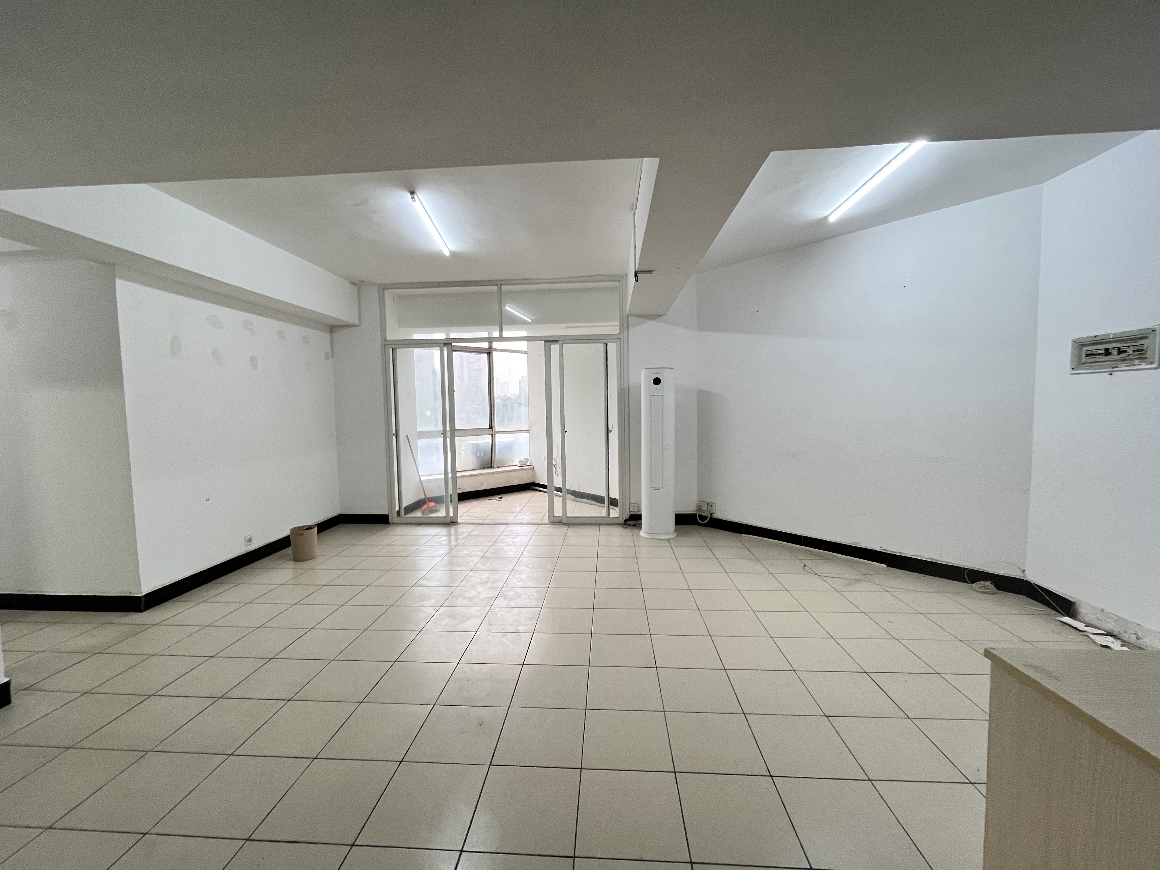 世贸中心  3室2厅2卫    3200.0元/月 世贸中心  3室2厅2卫    3200.0元/月室内图