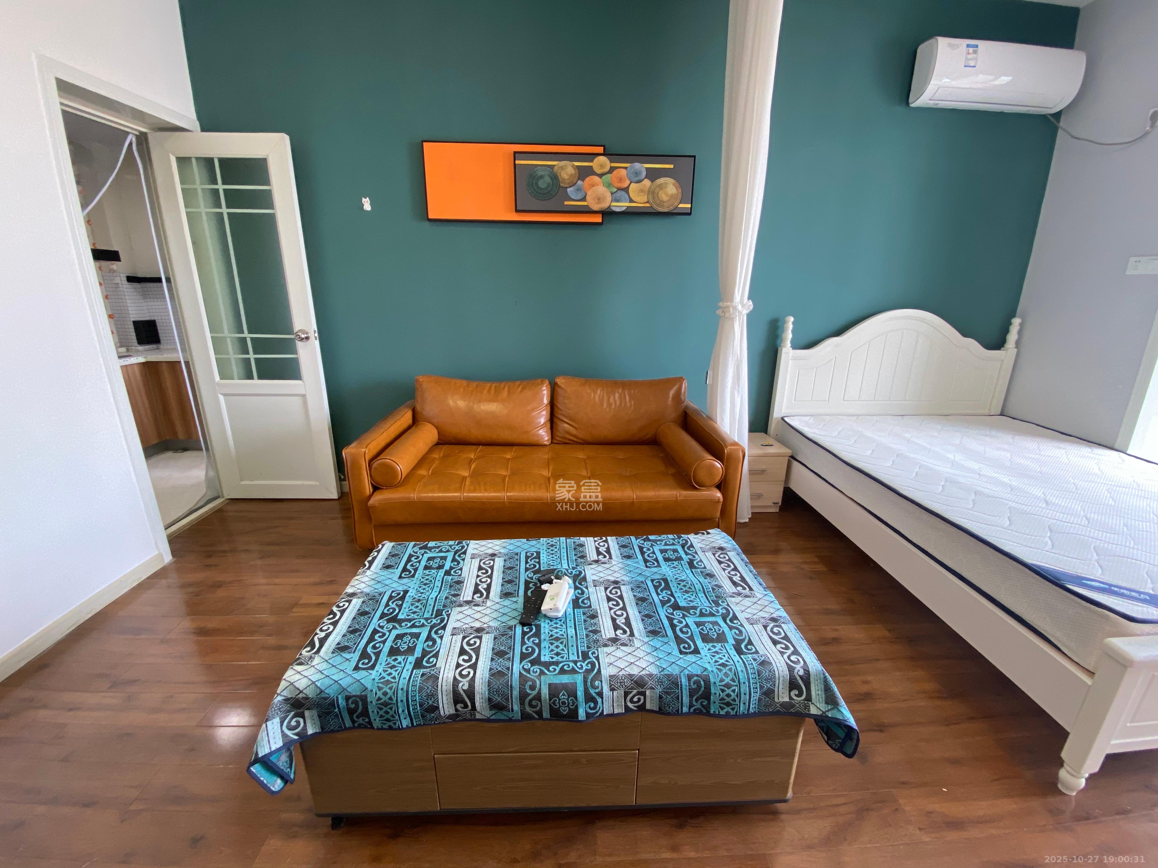 东方新世界  1室1厅1卫    1700.0元/月室内图1