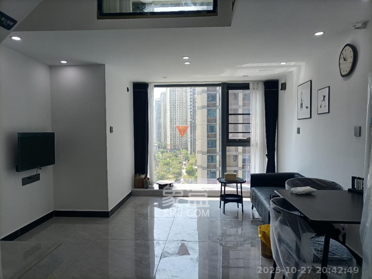 卓越中寰 2室1厅1卫 2500.0元/月 卓越中寰 2室1厅1卫 2500.0元/月室内图