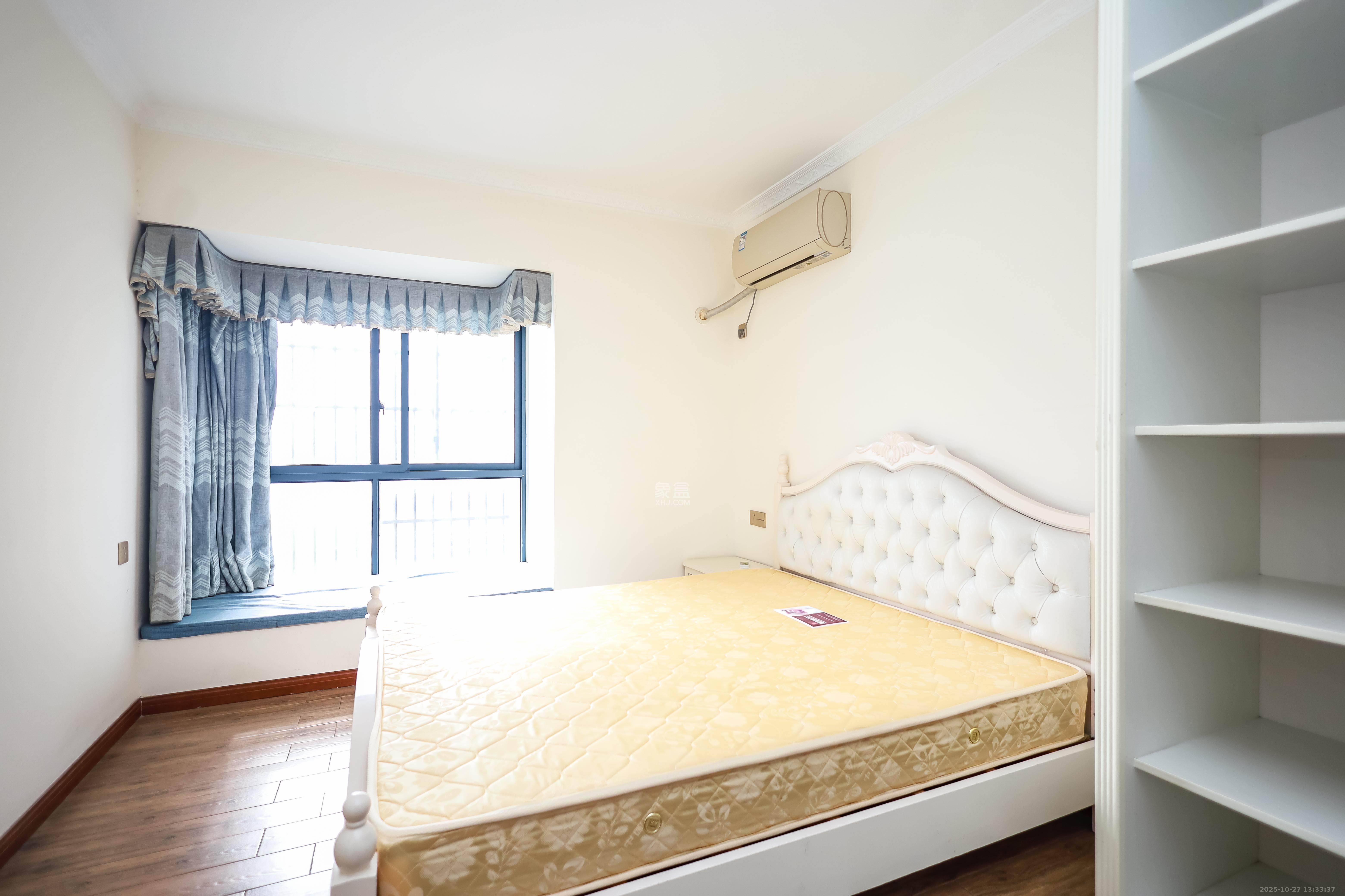 天麓尚层  3室2厅2卫    88.0万卧室