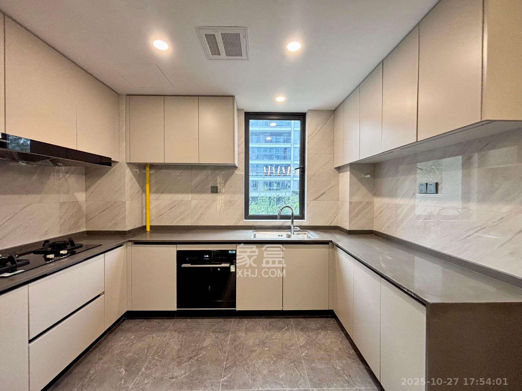 龙湖舜山府  4室2厅3卫    7000.0元/月 龙湖舜山府  4室2厅3卫    7000.0元/月室内图