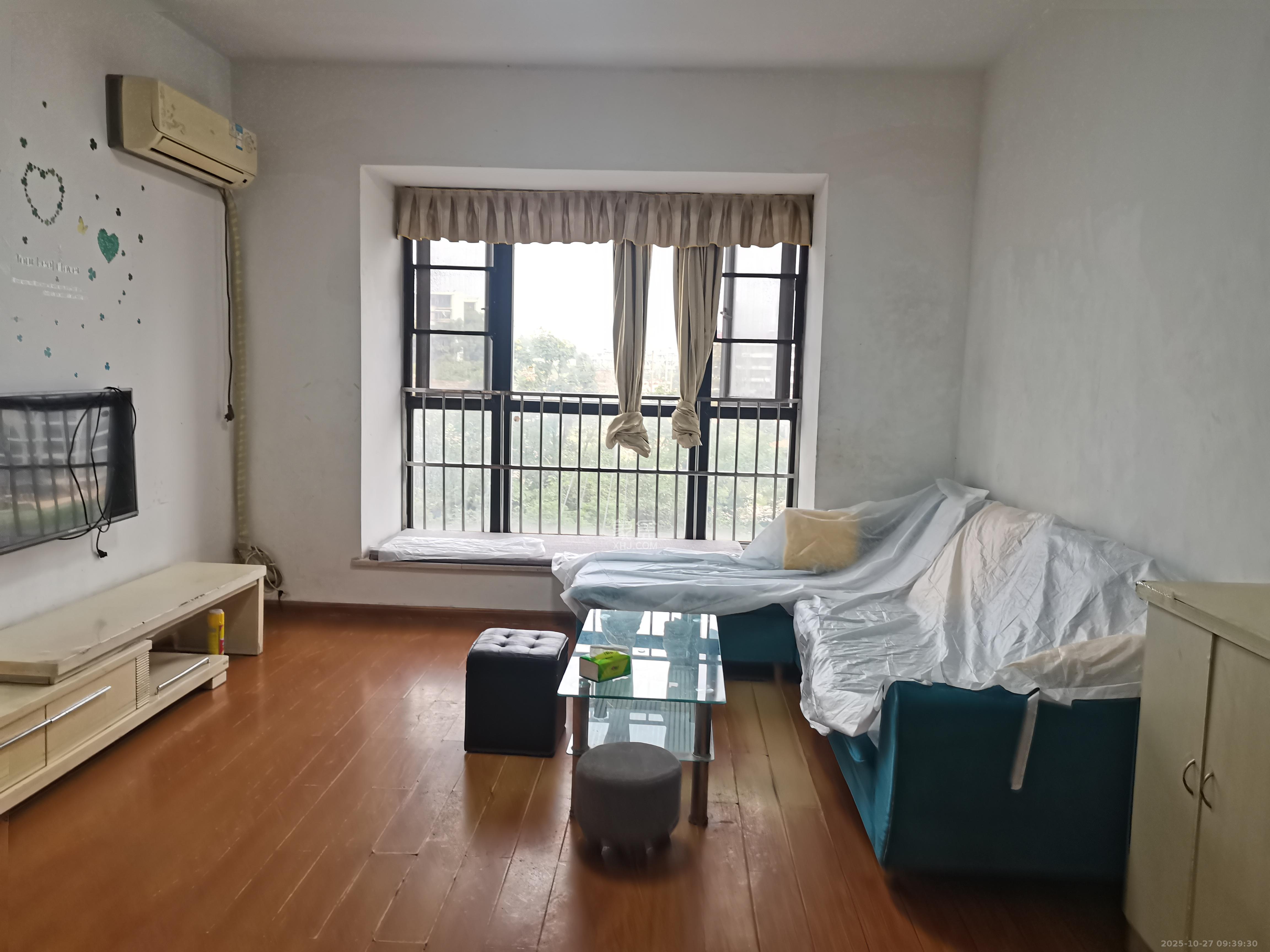 英郡年华  3室2厅1卫    2200.0元/月室内图