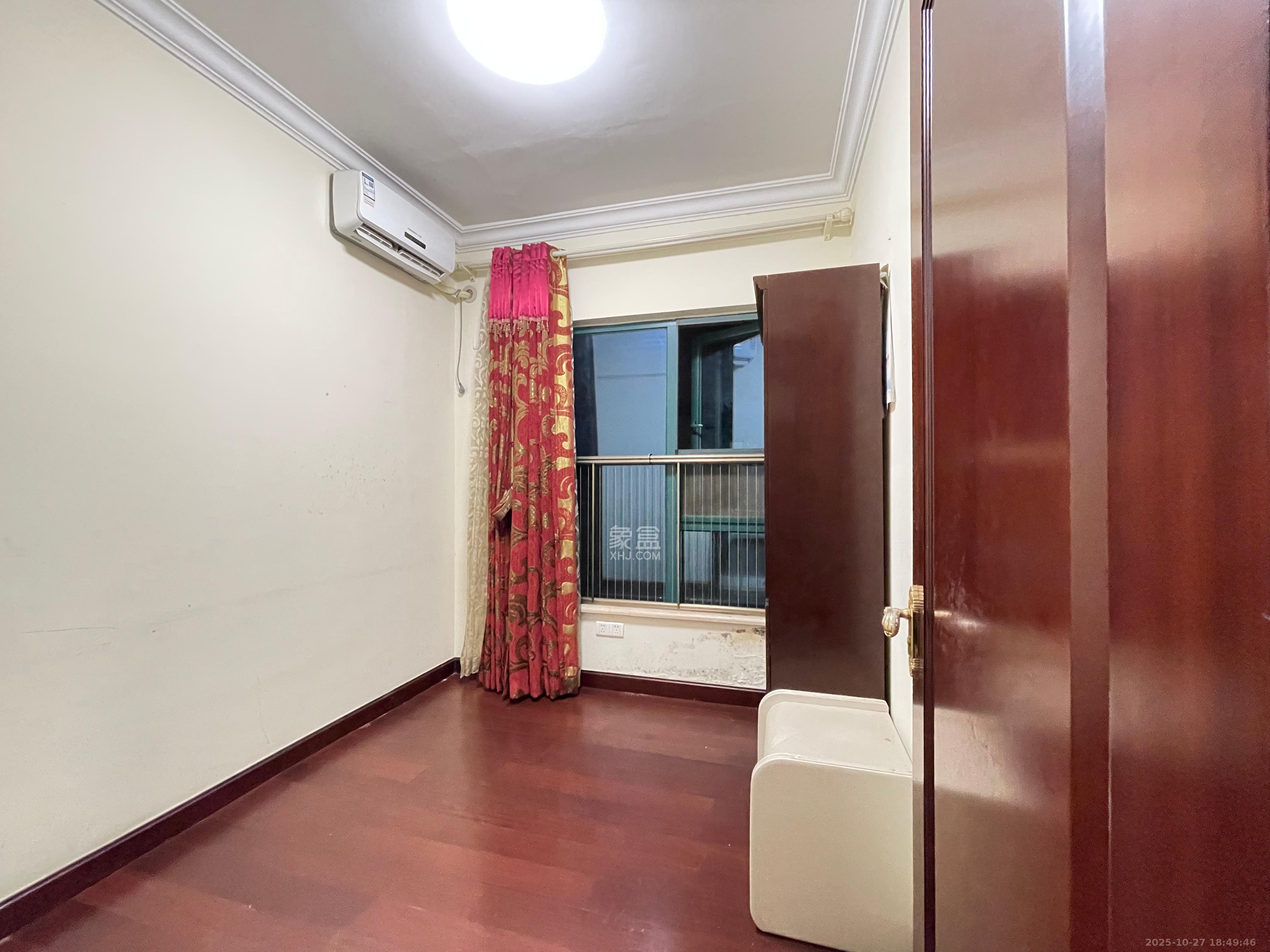 恒大名都  4室2厅2卫    1800.0元/月室内图