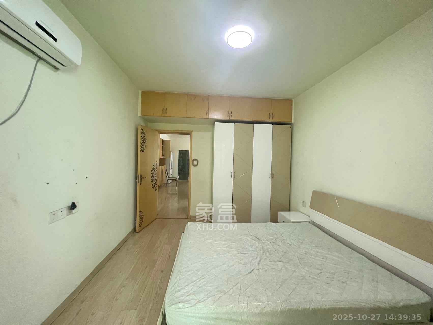 中南汽车世界  2室2厅1卫    1300.0元/月室内图