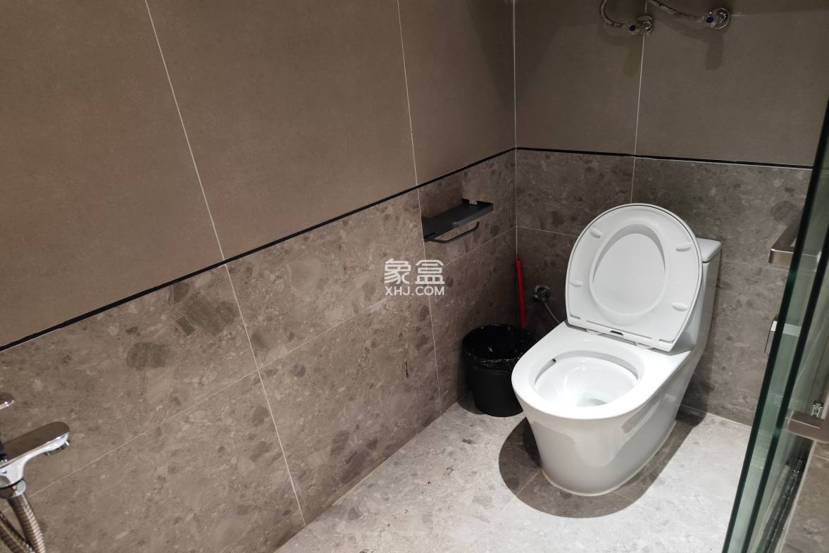 海航豪庭南苑  2室2厅2卫    4500.0元/月 海航豪庭南苑  2室2厅2卫    4500.0元/月室内图