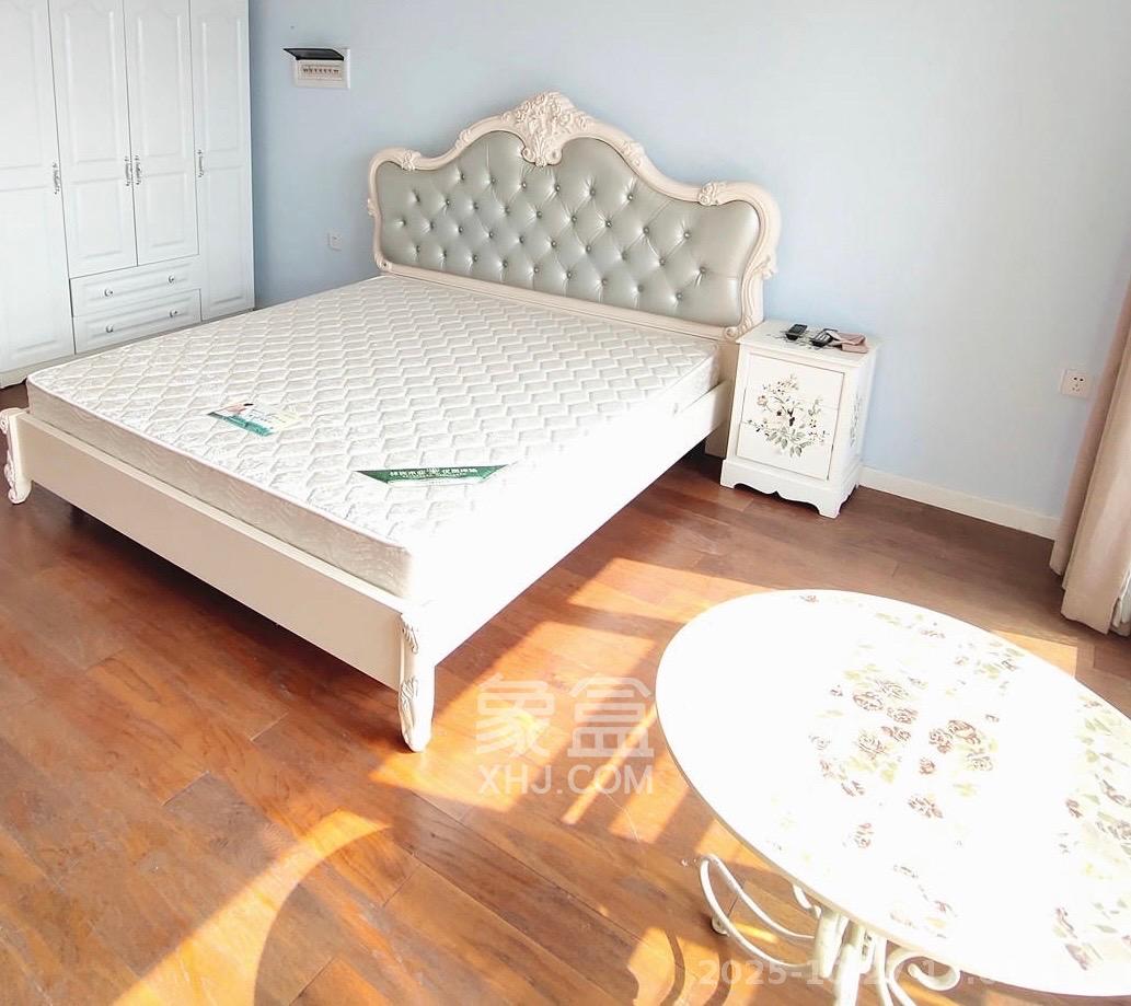 壹号公馆  1室1厅1卫    2000.0元/月室内图