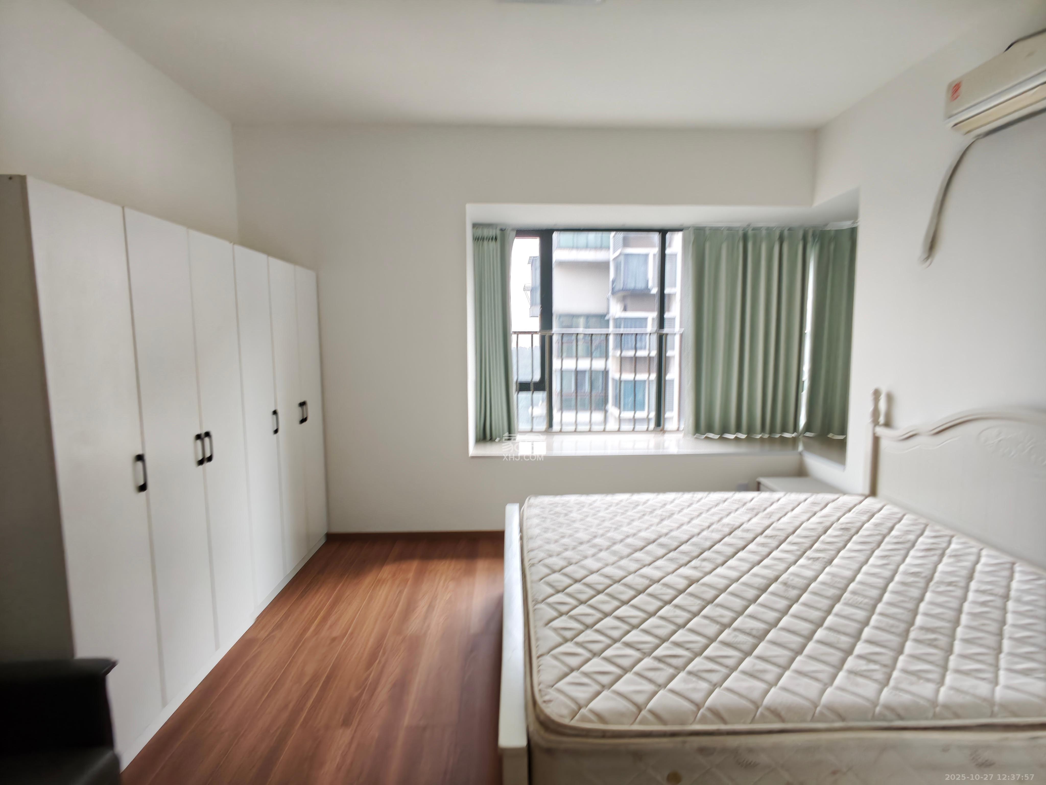 西山汇景一、二期  3室2厅2卫    4650.0元/月室内图