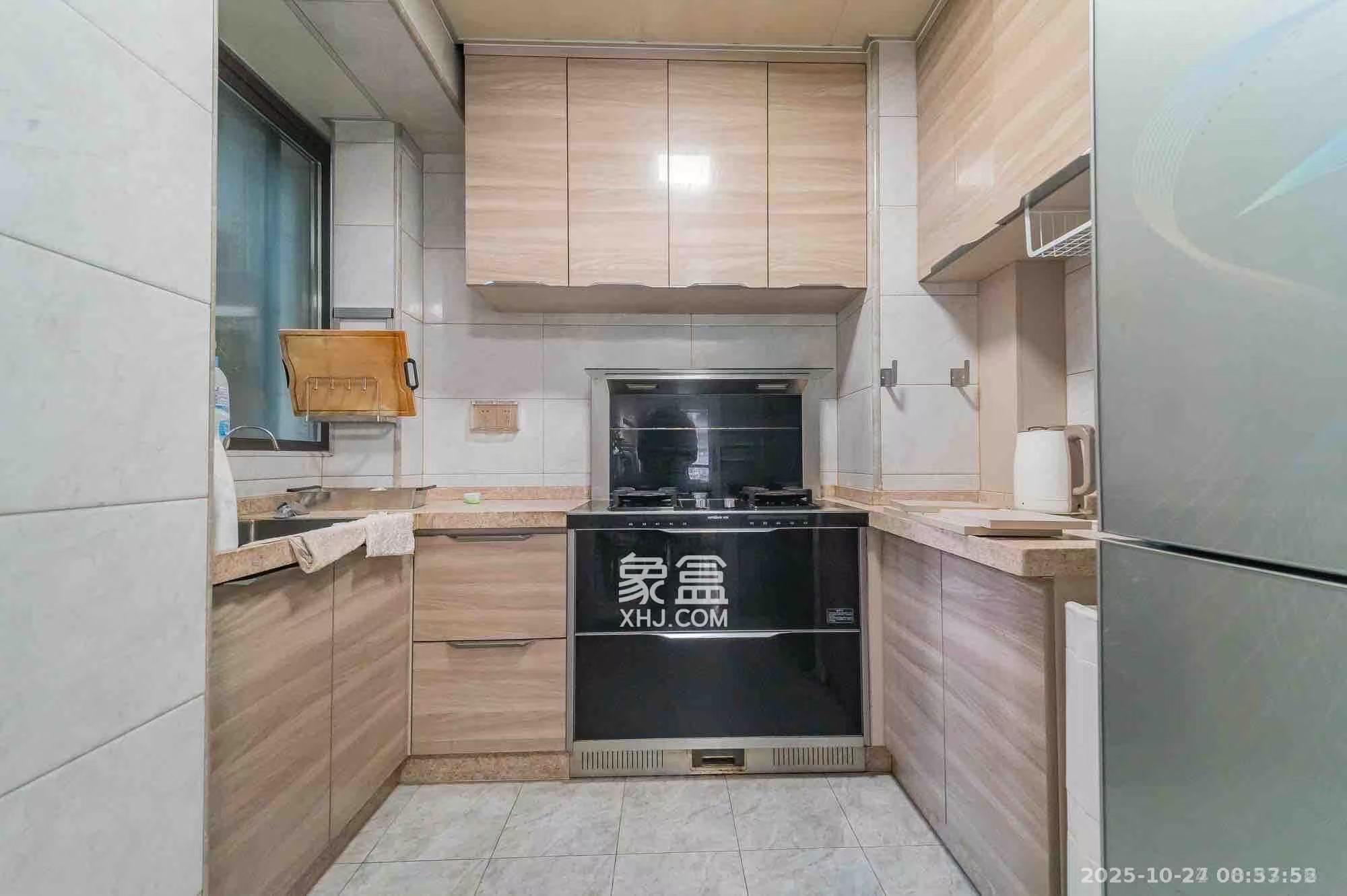 华润置地广场二期  3室2厅1卫    2300.0元/月 华润置地广场二期  3室2厅1卫    2300.0元/月室内图