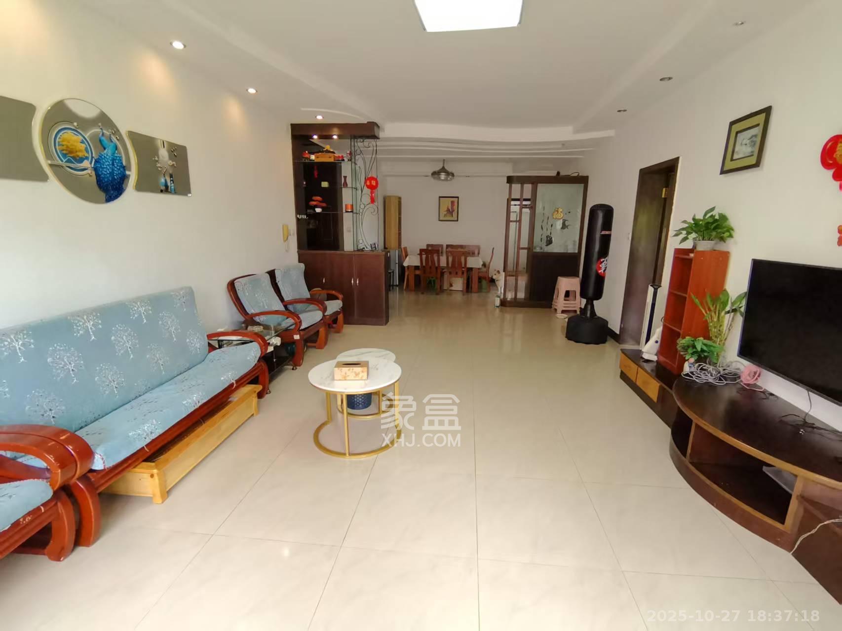 荷花园小区（安置房小区）  3室2厅1卫    2200.0元/月室内图