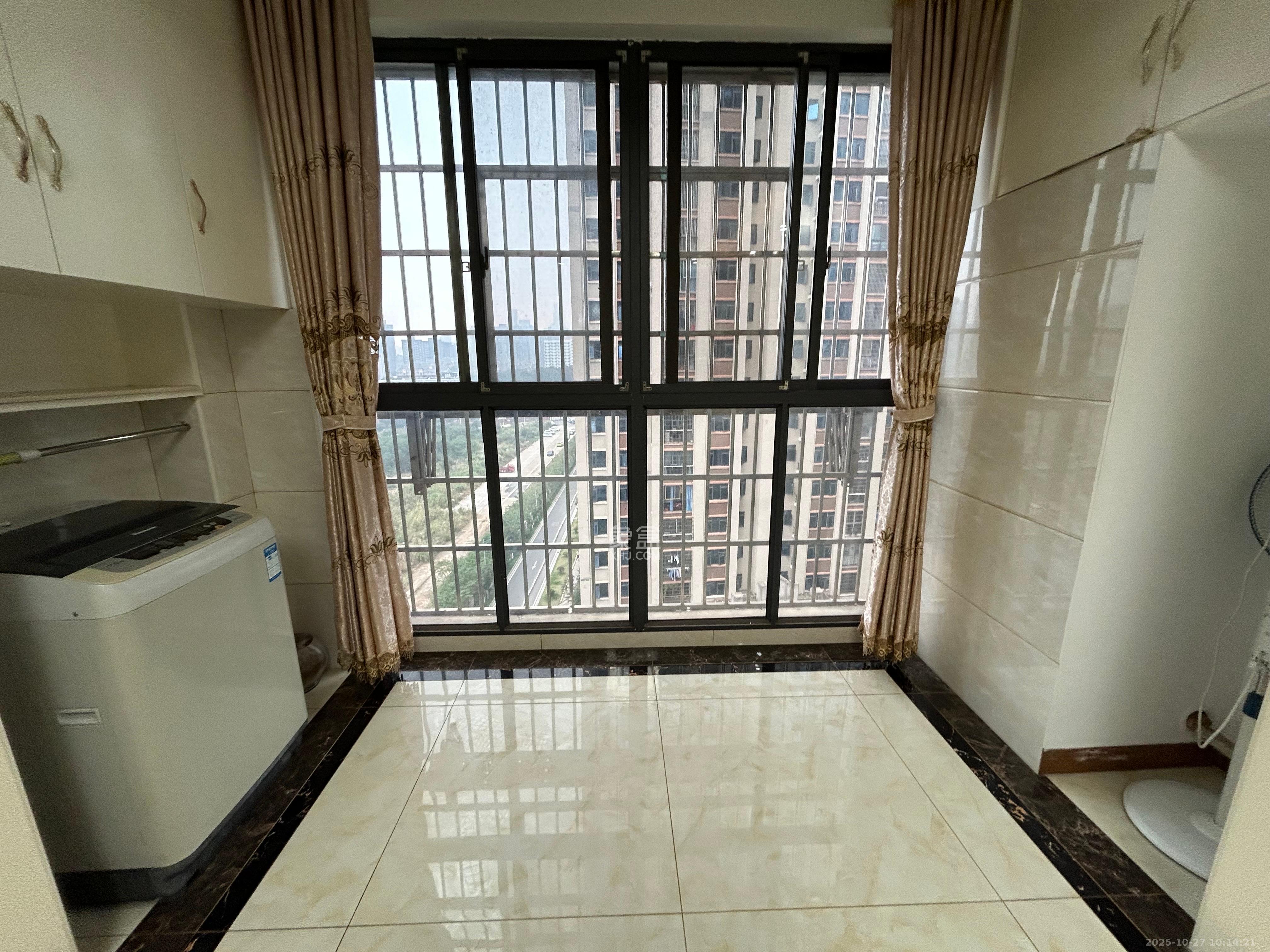 天元涉外景园C区  3室2厅2卫    2800.0元/月室内图