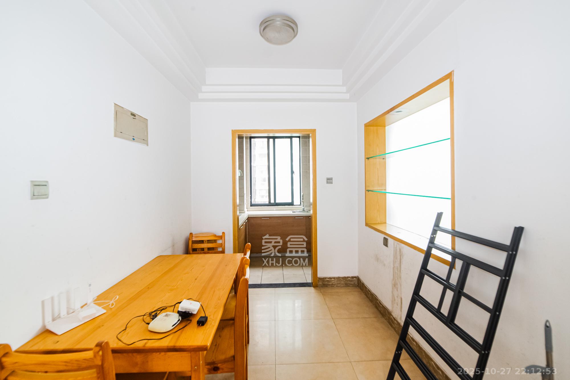 湘江世纪城悦江苑  3室2厅1卫    72.0万客厅