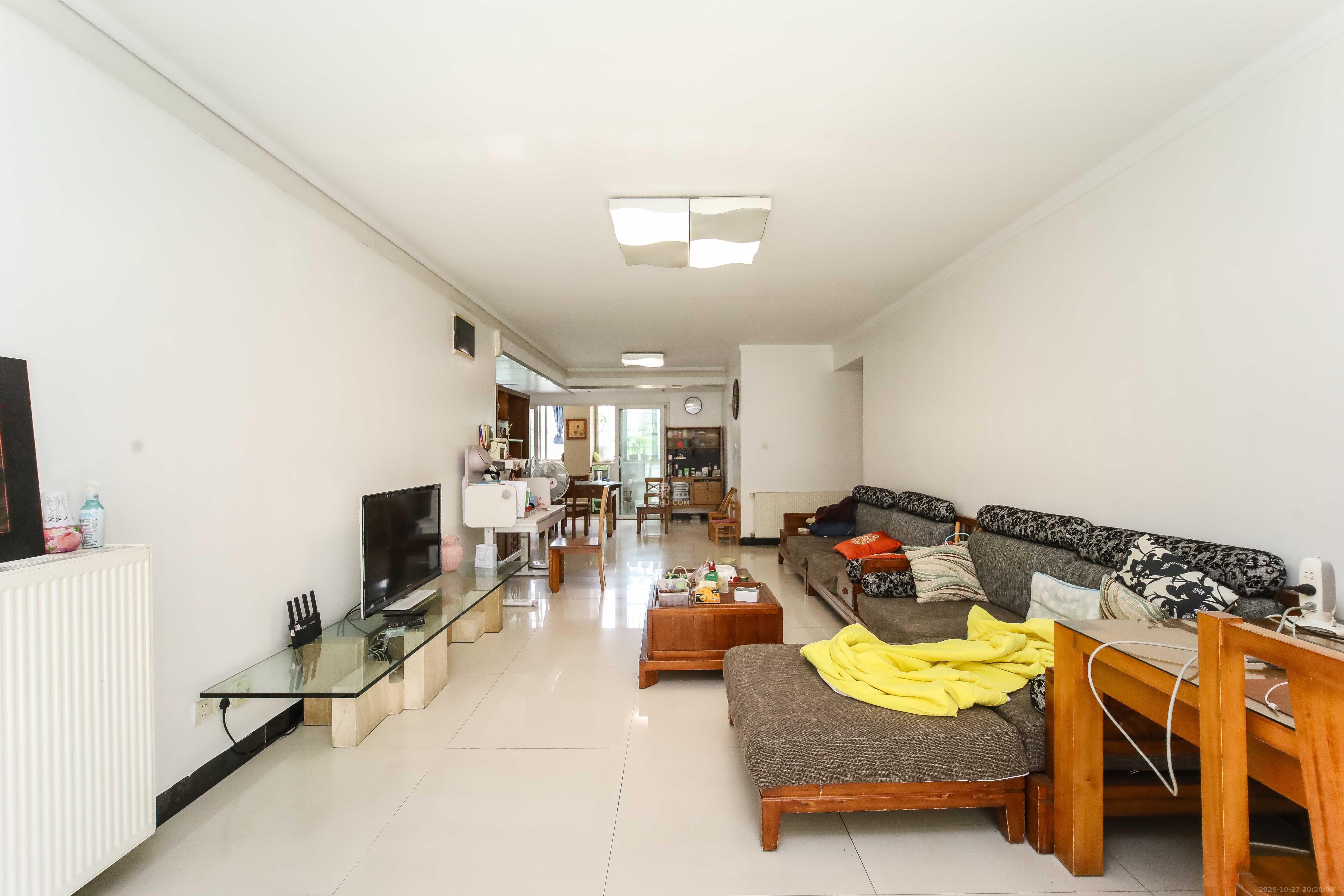 世嘉国际华城  3室2厅2卫    148.0万 世嘉国际华城  3室2厅2卫    148.0万客厅