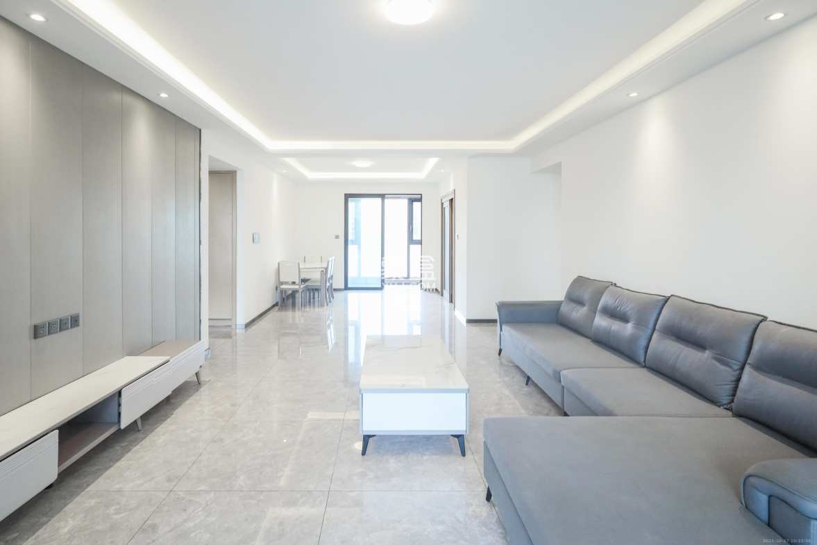 招商华发依云曦城 4室2厅2卫 168.0万 招商华发依云曦城 4室2厅2卫 168.0万客厅