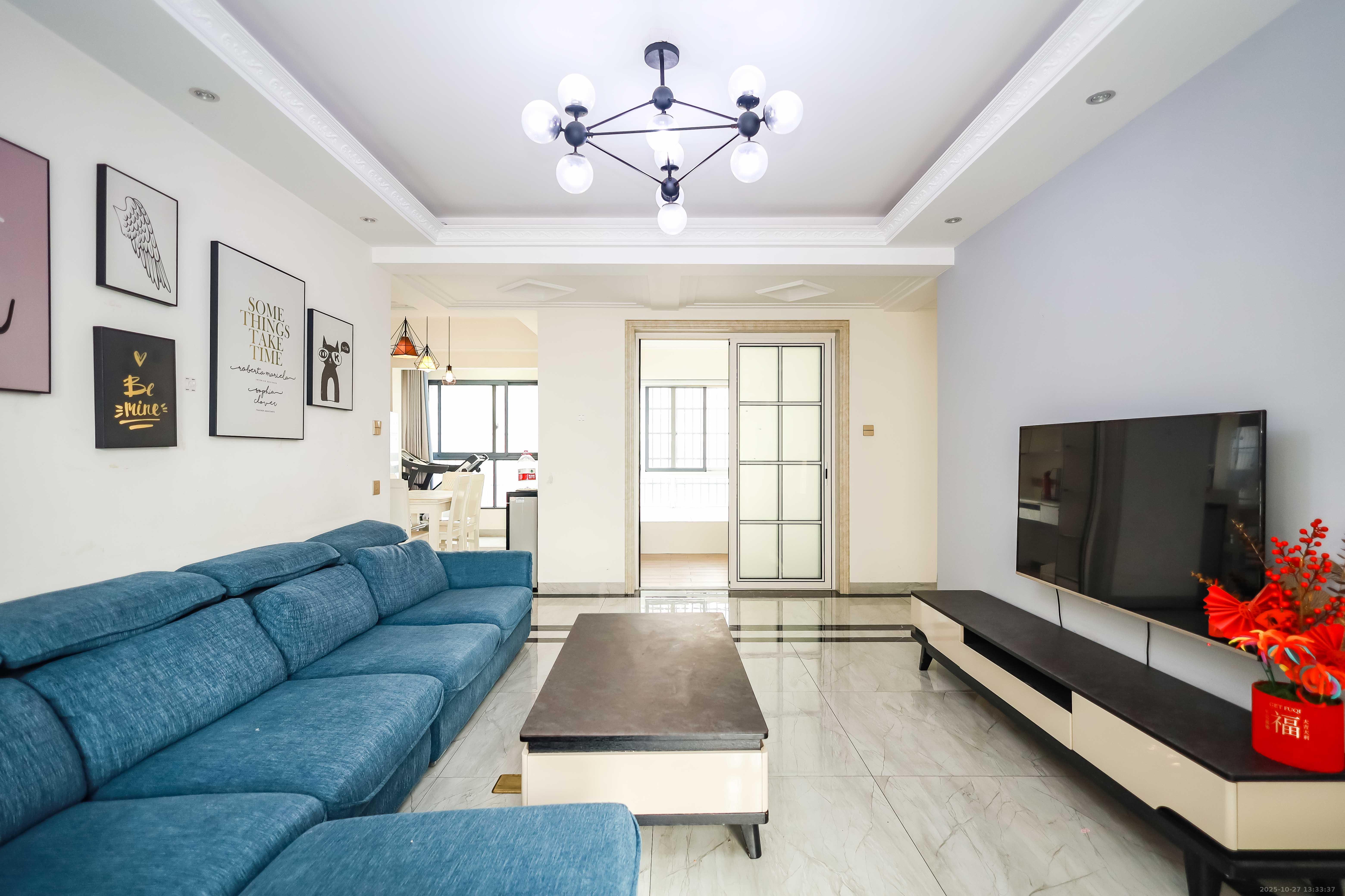 天麓尚层 3室2厅2卫 88.0万 天麓尚层 3室2厅2卫 88.0万客厅