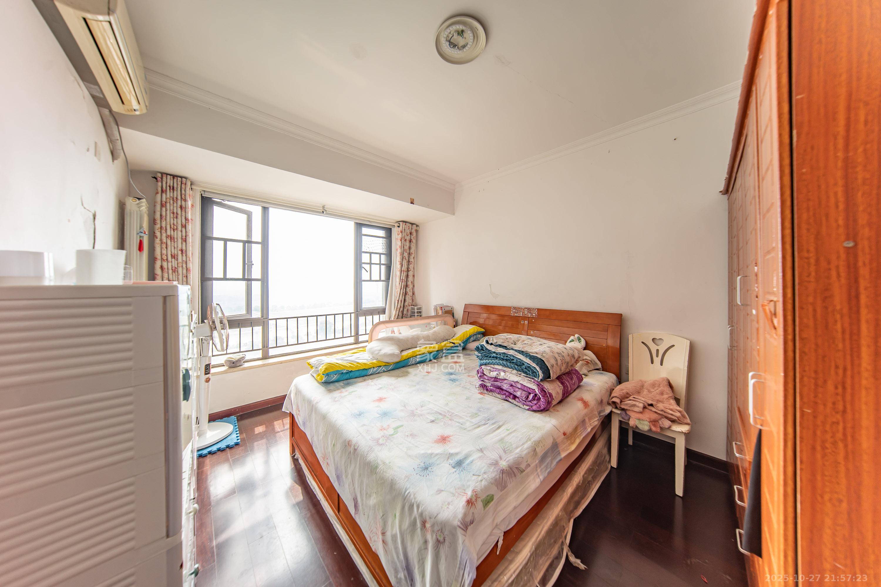 中海国际一期  3室2厅1卫    68.0万卧室