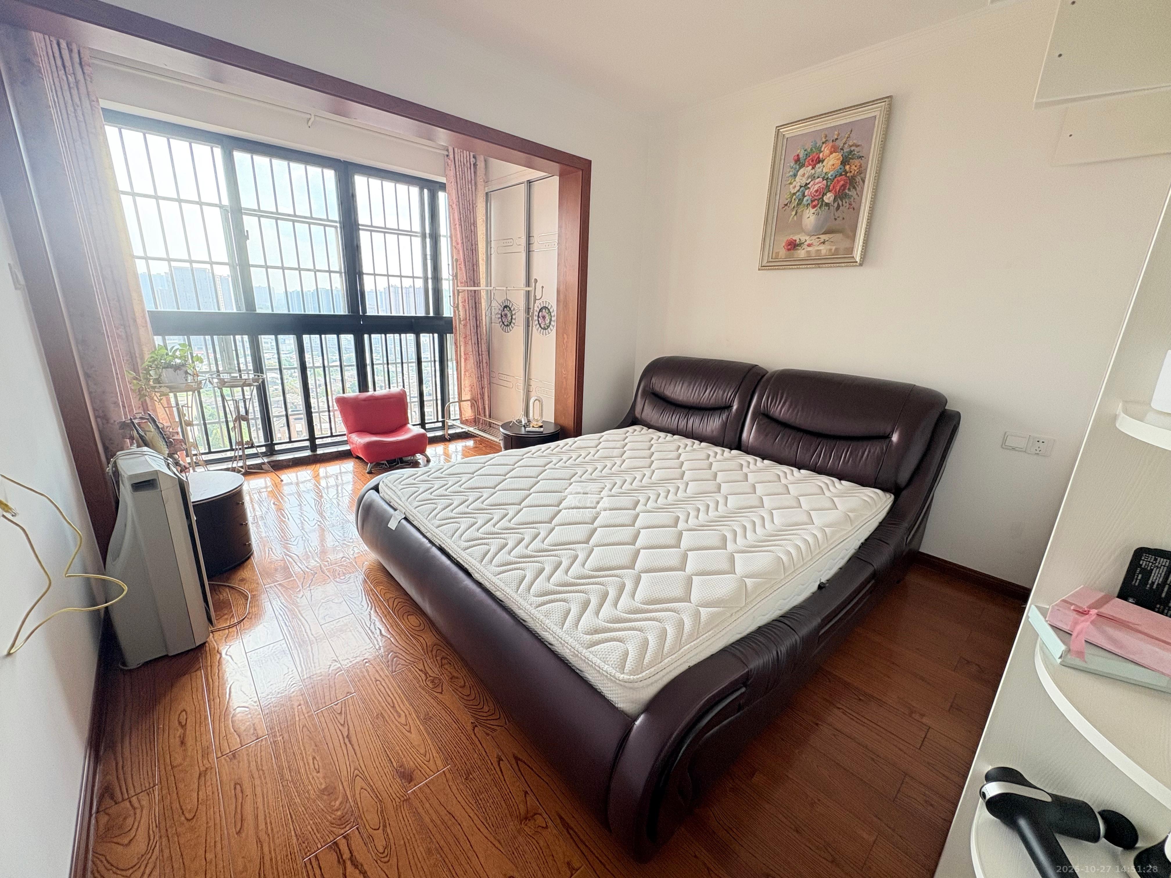 山水湾  4室2厅2卫    2300.0元/月 山水湾  4室2厅2卫    2300.0元/月室内图