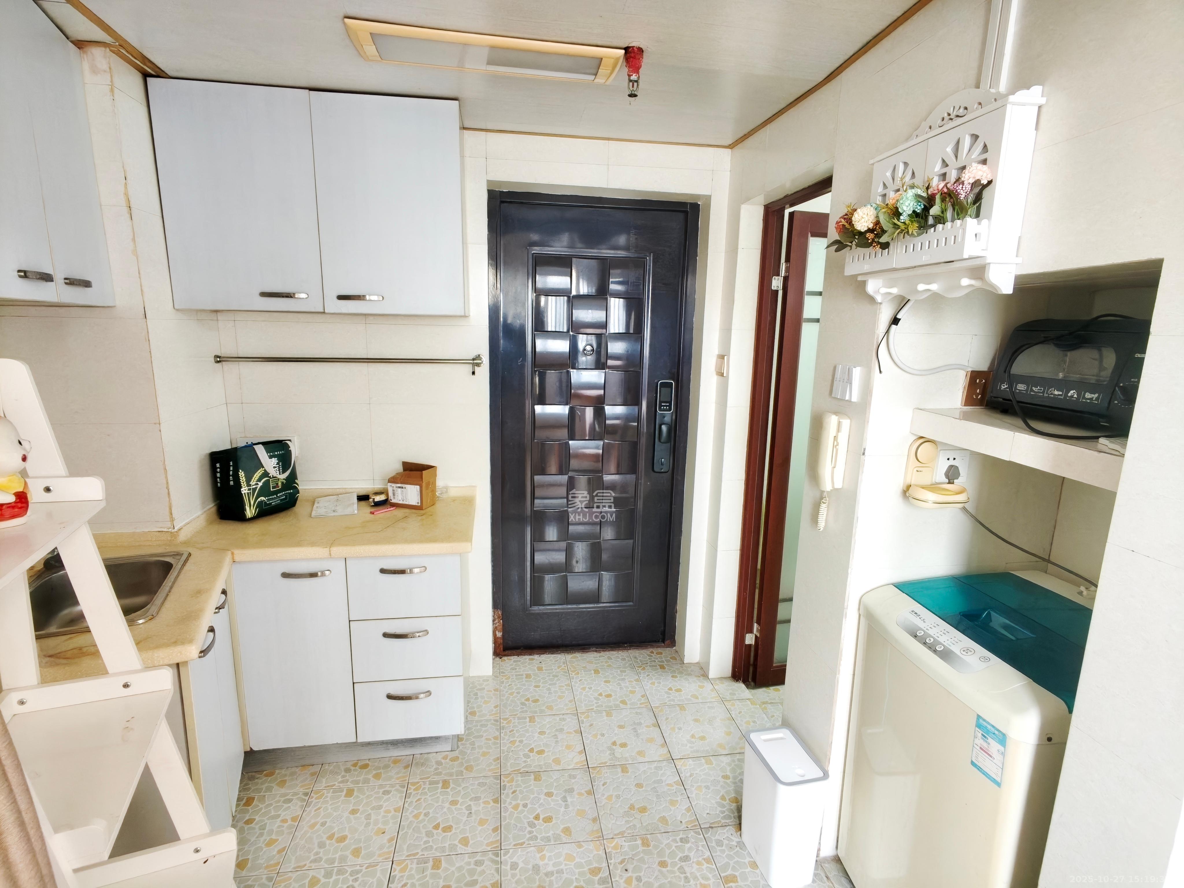 2076至高点  1室1厅1卫    1100.0元/月室内图