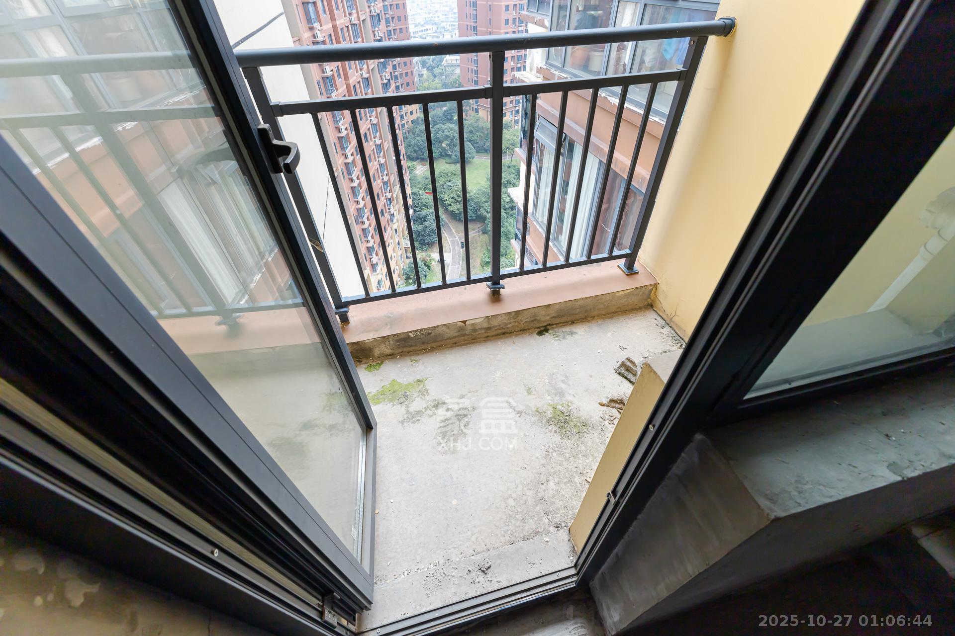 珠江东方明珠(新地东方明珠)三期 3室1厅2卫 59.8万 珠江东方明珠(新地东方明珠)三期 3室1厅2卫 59.8万阳台